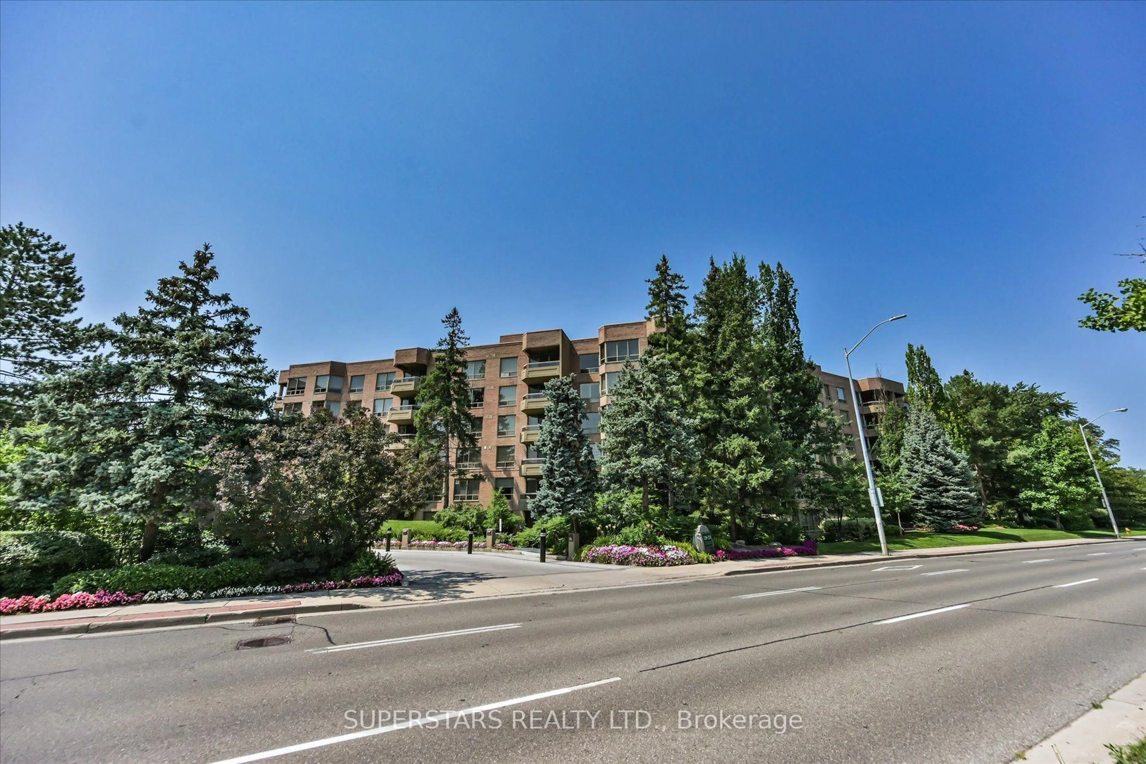 A pic from outside/outdoor area/front of a property/back of a property/a pic from drone, street for 1210 Don Mills Rd #625, Toronto Ontario M3B 3N9