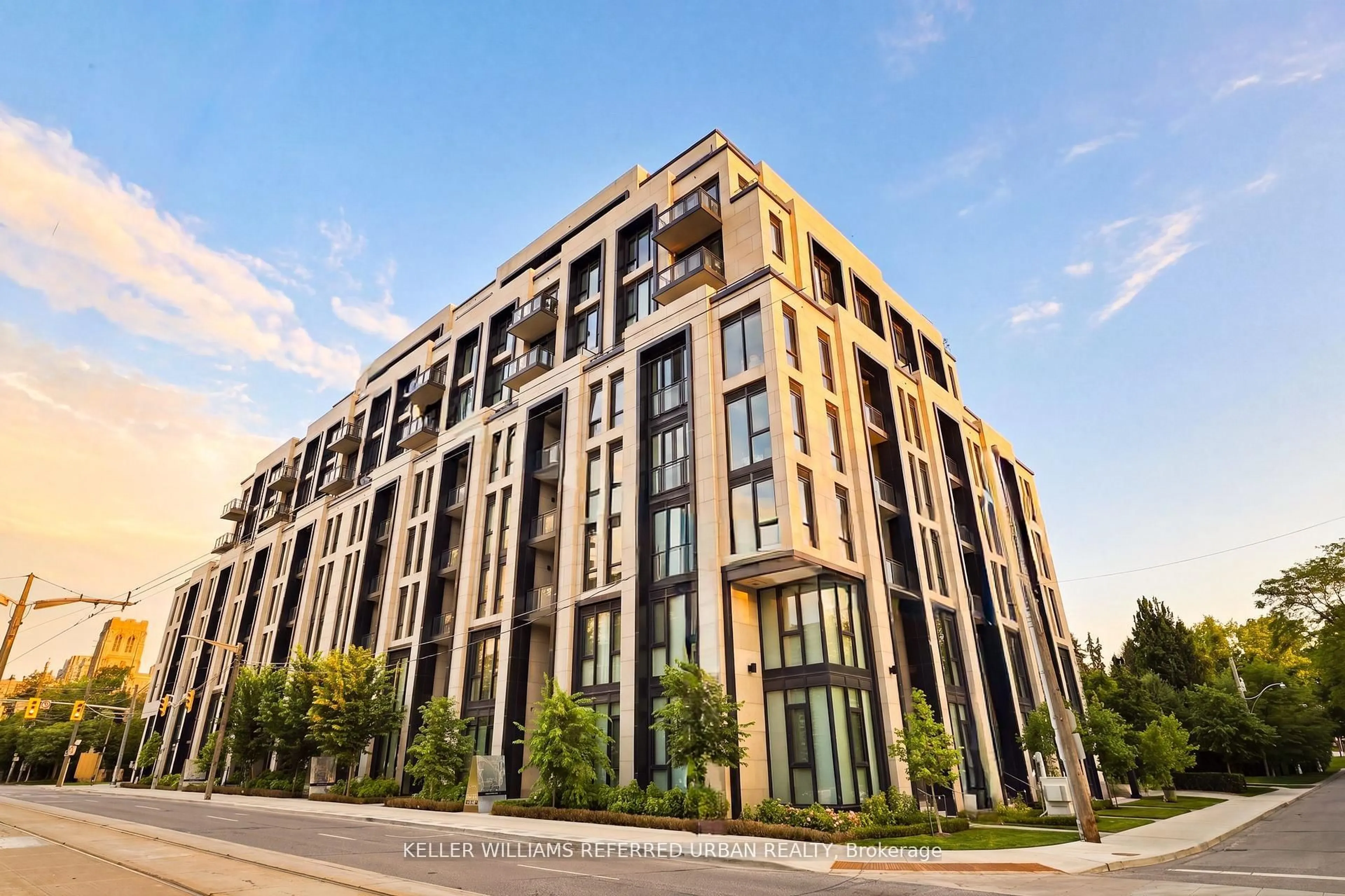 A pic from outside/outdoor area/front of a property/back of a property/a pic from drone, building for 2 Forest Hill Rd #313, Toronto Ontario M5V 0N9