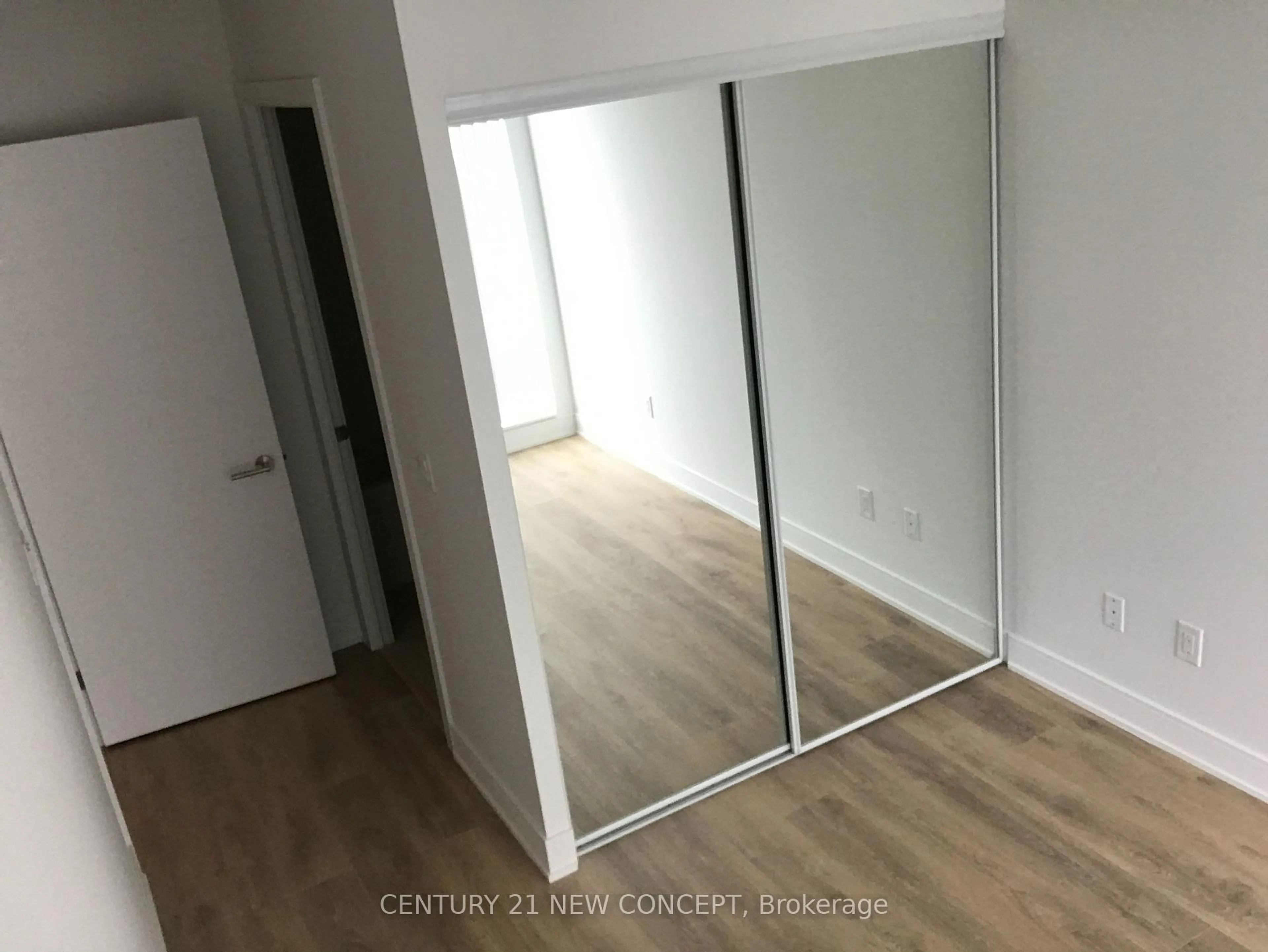A pic of a room for 525 Adelaide St #823, Toronto Ontario M5V 0N7