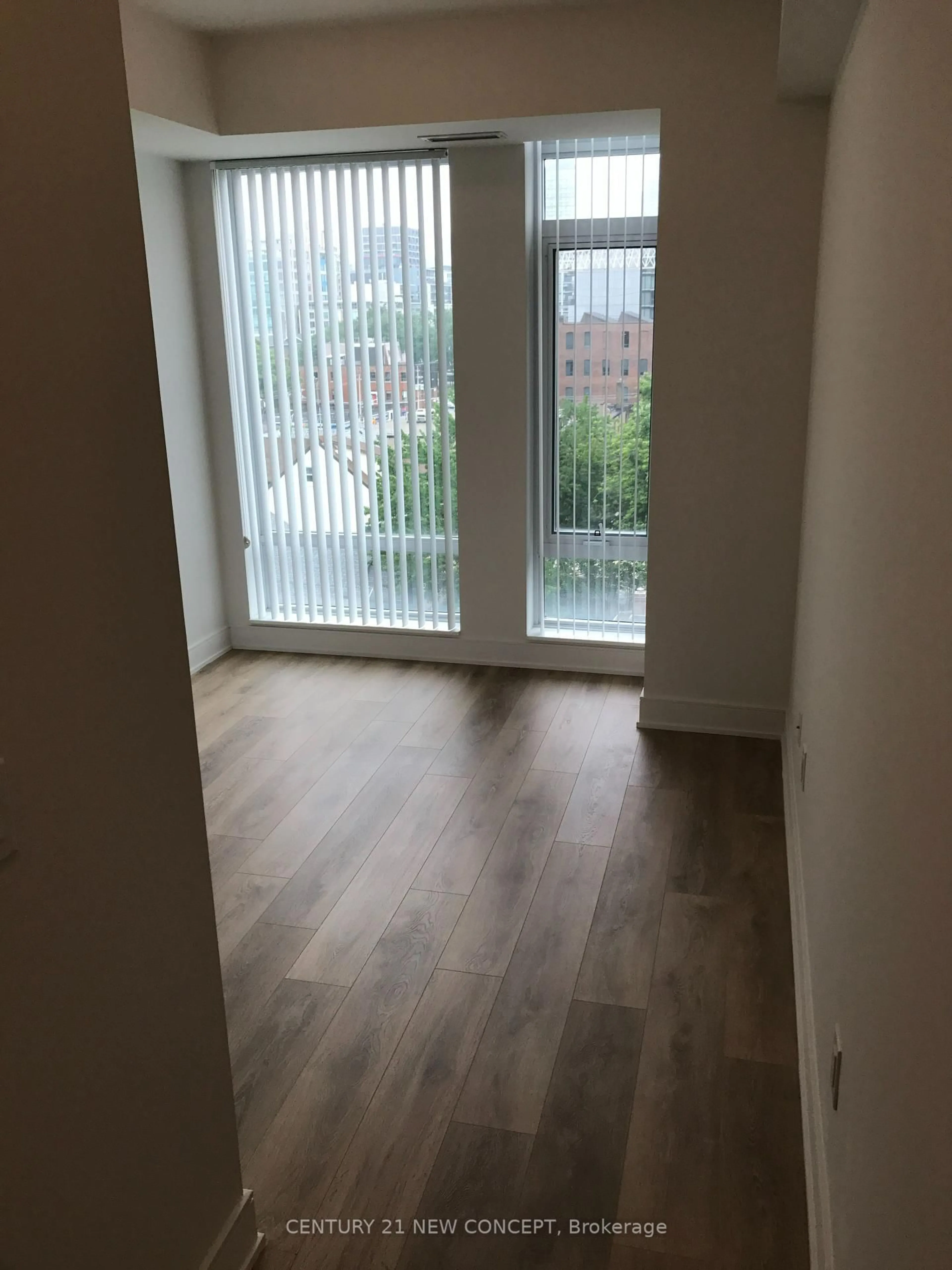 A pic of a room for 525 Adelaide St #823, Toronto Ontario M5V 0N7