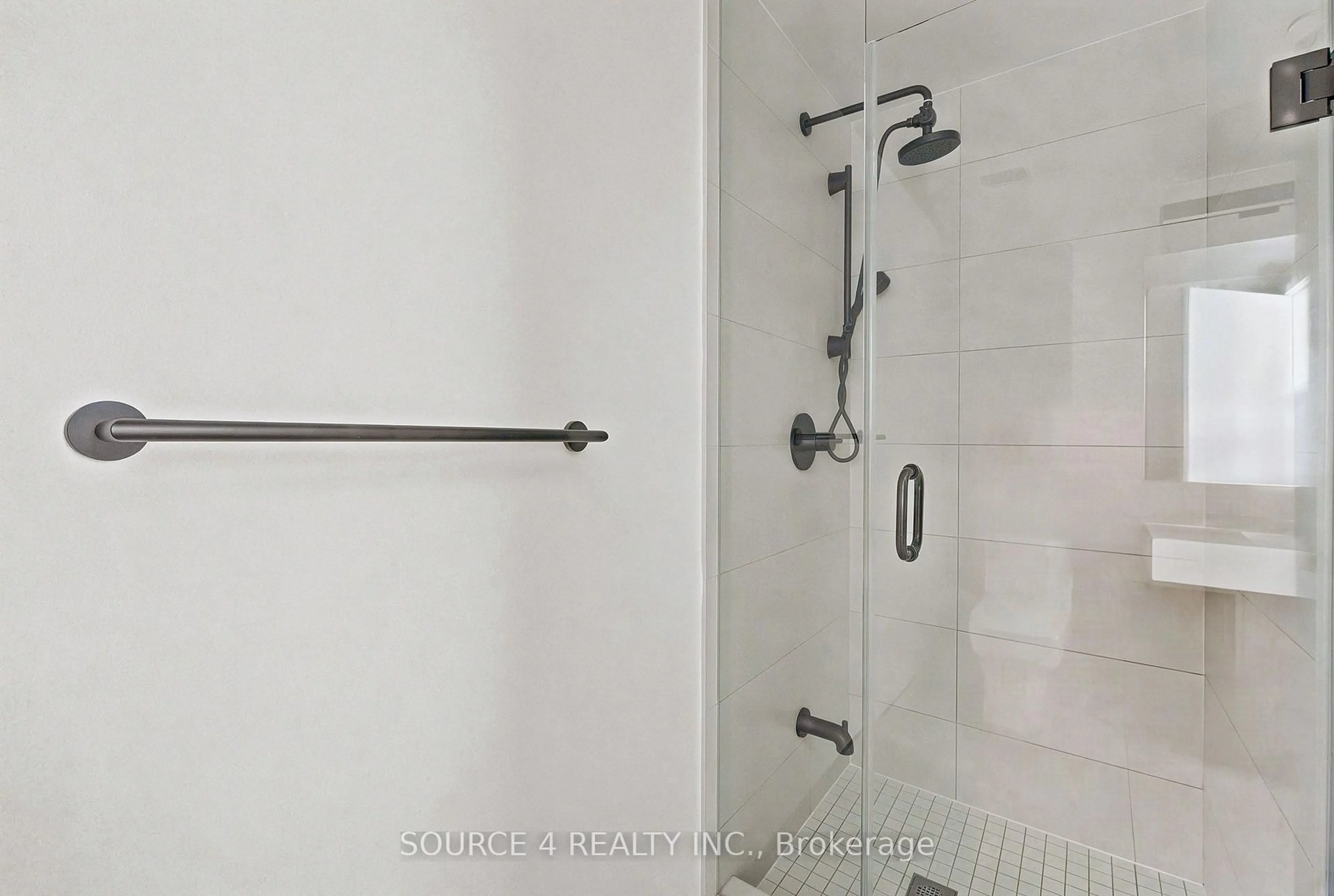 Contemporary bathroom, ceramic/tile floor for 108 Peter St #4906, Toronto Ontario M5V 0W2