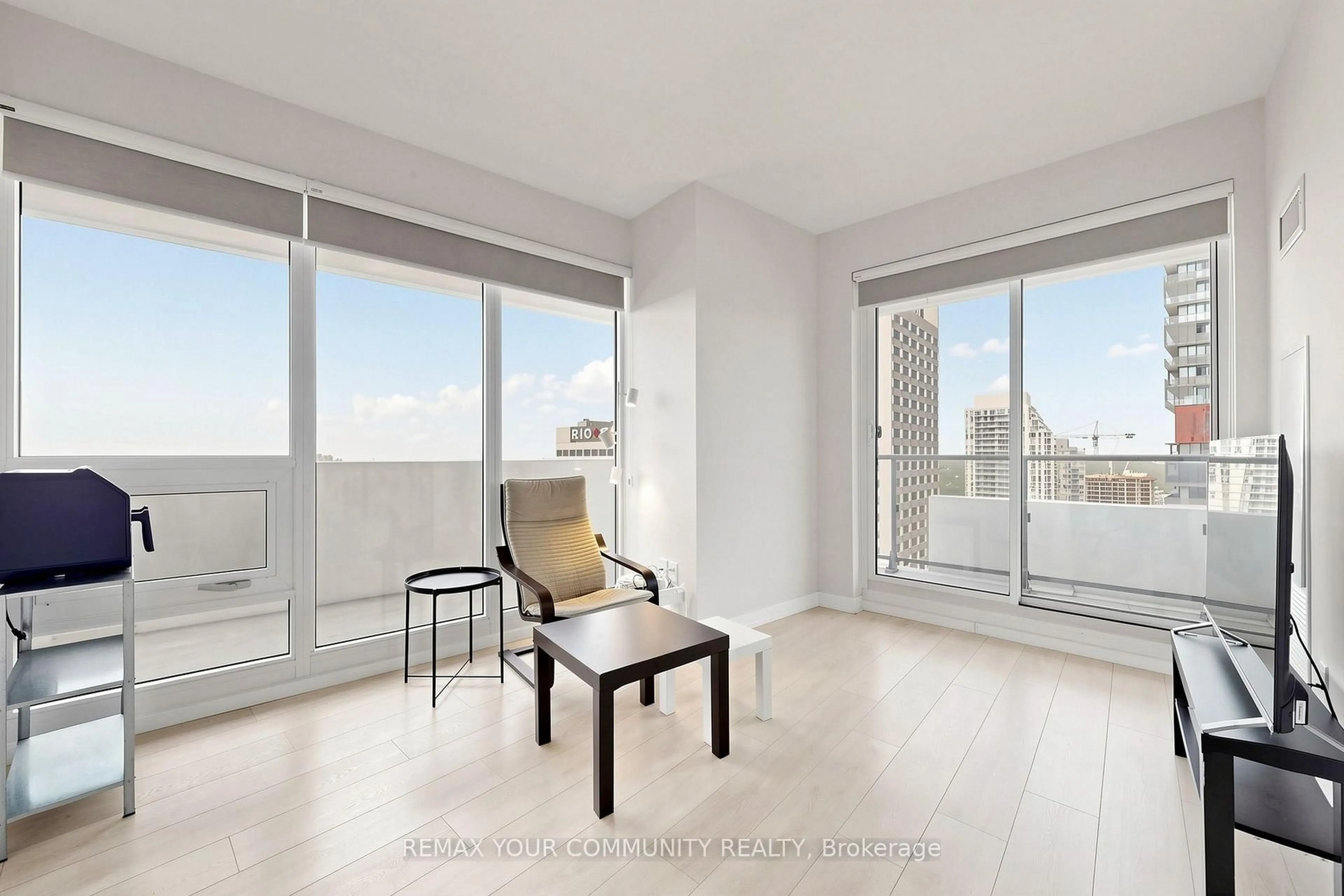 A pic of a room for 2221 Yonge St #2709, Toronto Ontario M4S 2B8