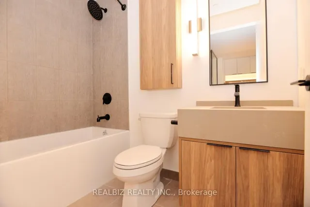 91 Montclair Ave #823, Toronto 4