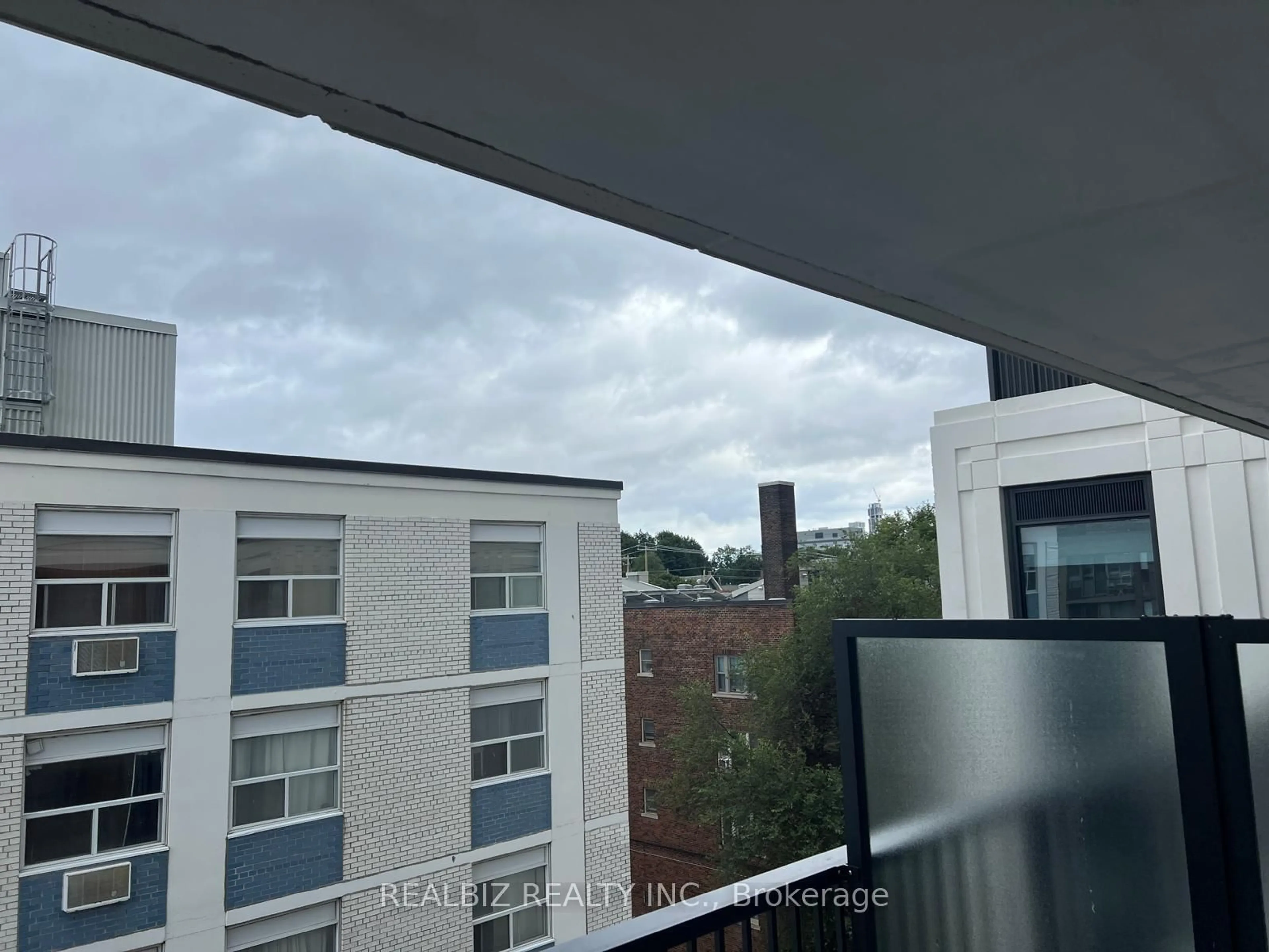 Balcony in the apartment, city buildings view from balcony for 91 Montclair Ave #823, Toronto Ontario M5P 0B1