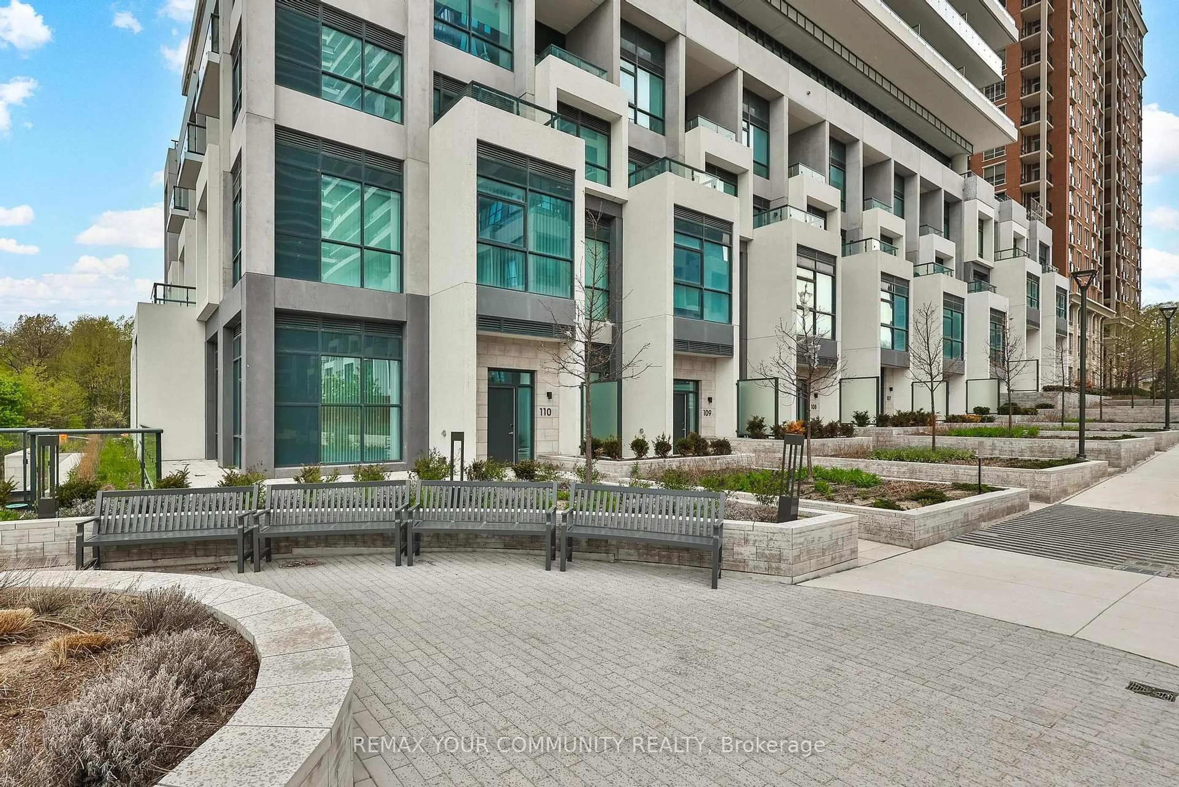 Patio, unknown for 10 Inn On The Park Dr #110, Toronto Ontario M3C 0P9