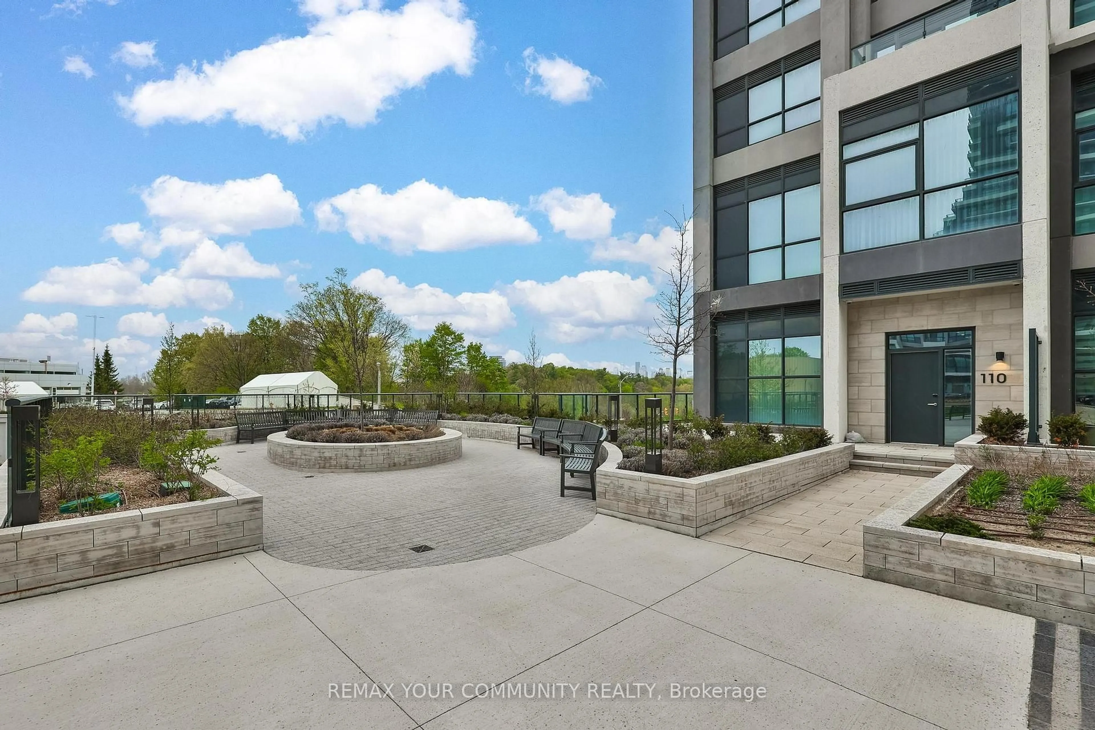 Patio, water/lake/river/ocean view for 10 Inn On The Park Dr #110, Toronto Ontario M3C 0P9