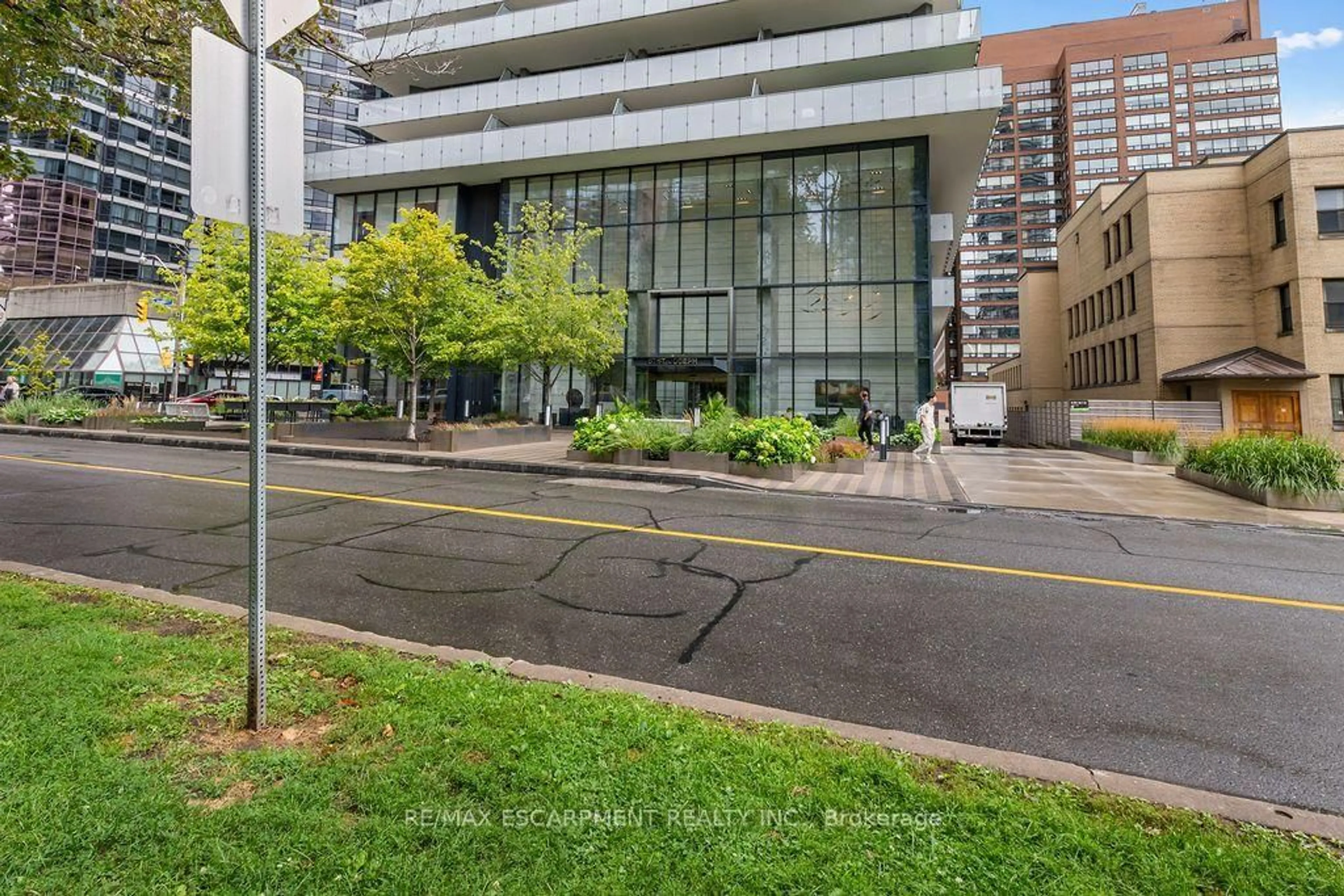 Patio, street for 57 St Joseph St #206, Toronto Ontario M5S 0C5