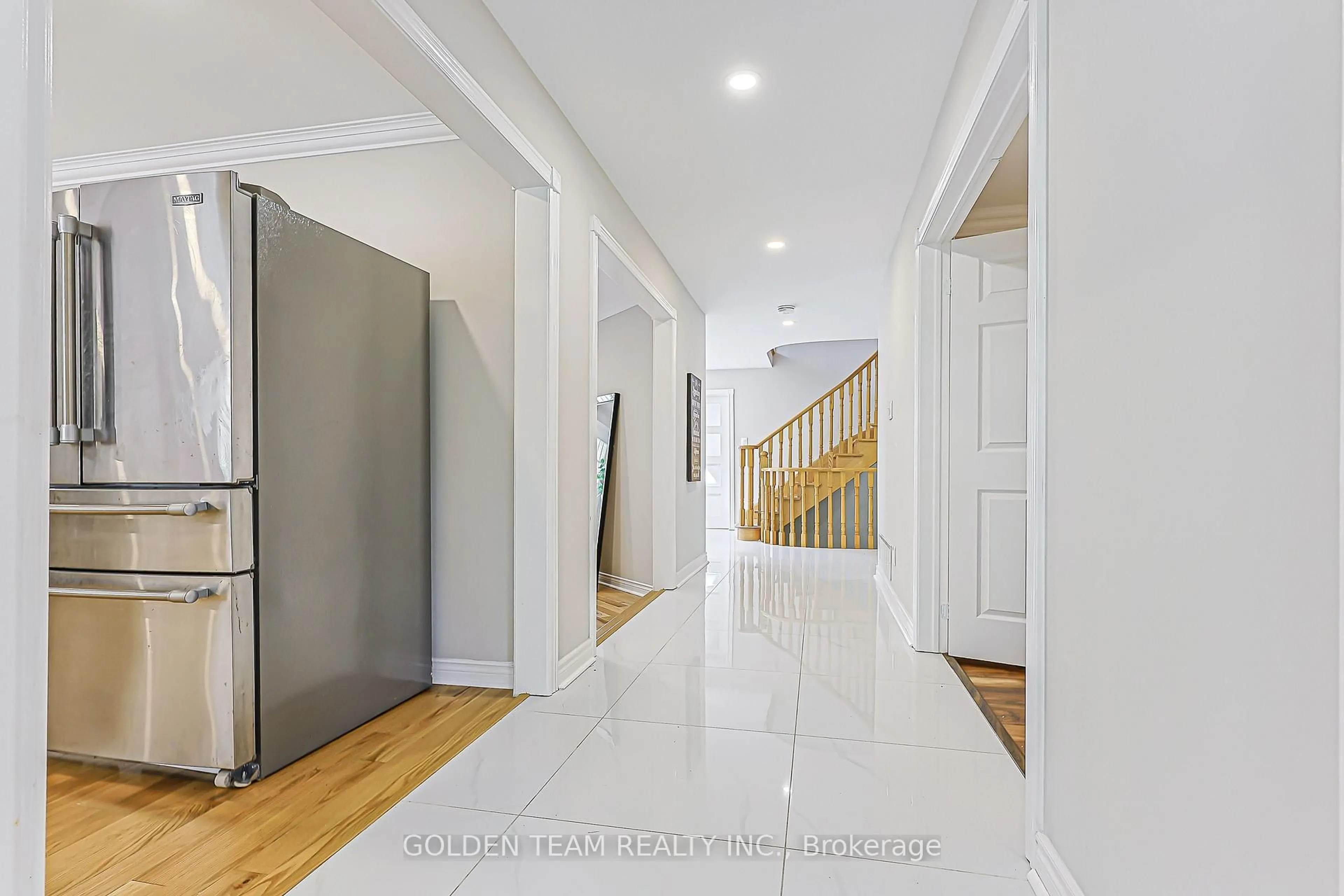 Indoor entryway for 5 Jardin Hill Crt, Toronto Ontario M2H 3R8