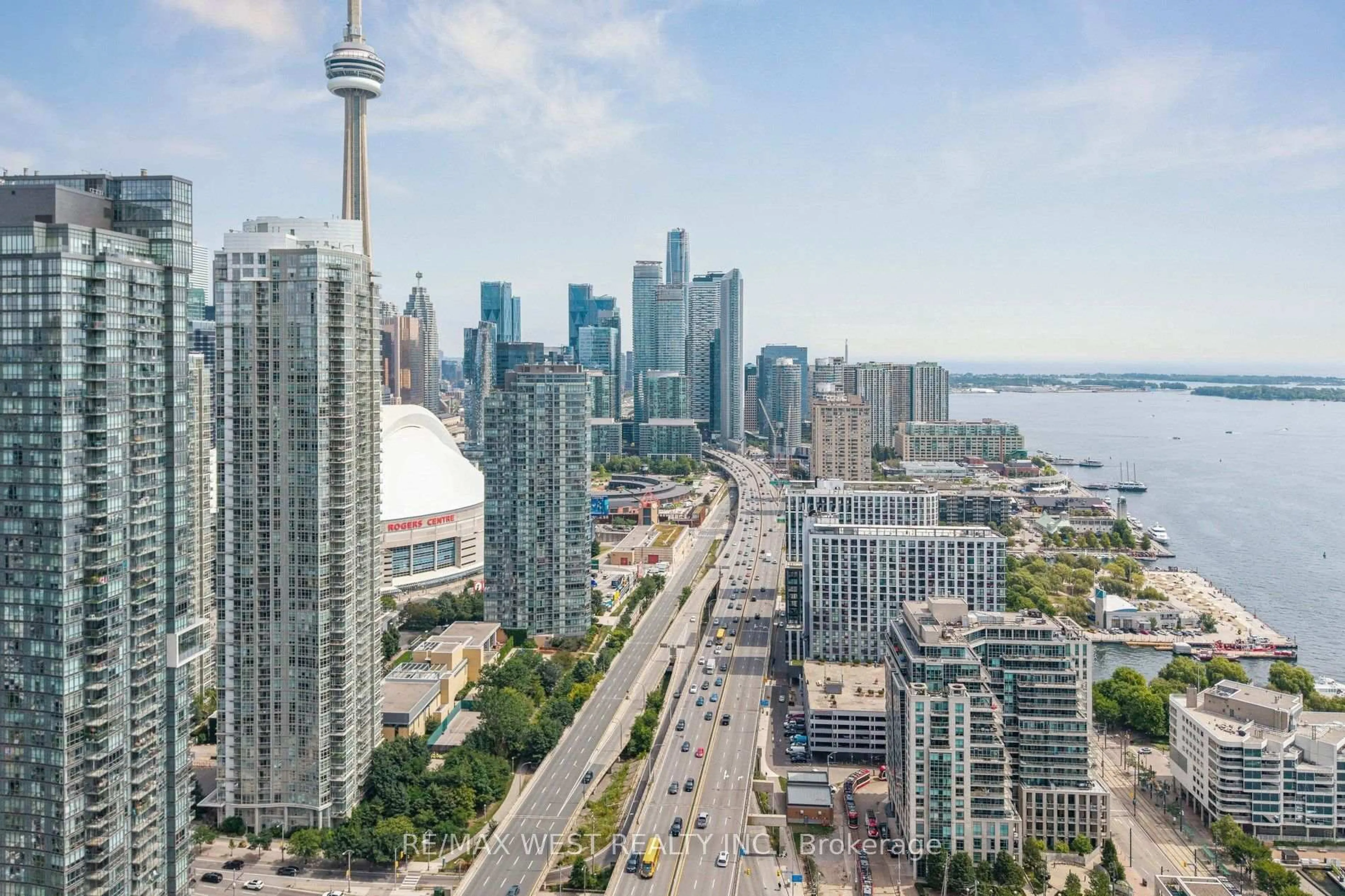 A pic from outside/outdoor area/front of a property/back of a property/a pic from drone, city buildings view from balcony for 410 Queens Quay #1104, Toronto Ontario M5V 3T1