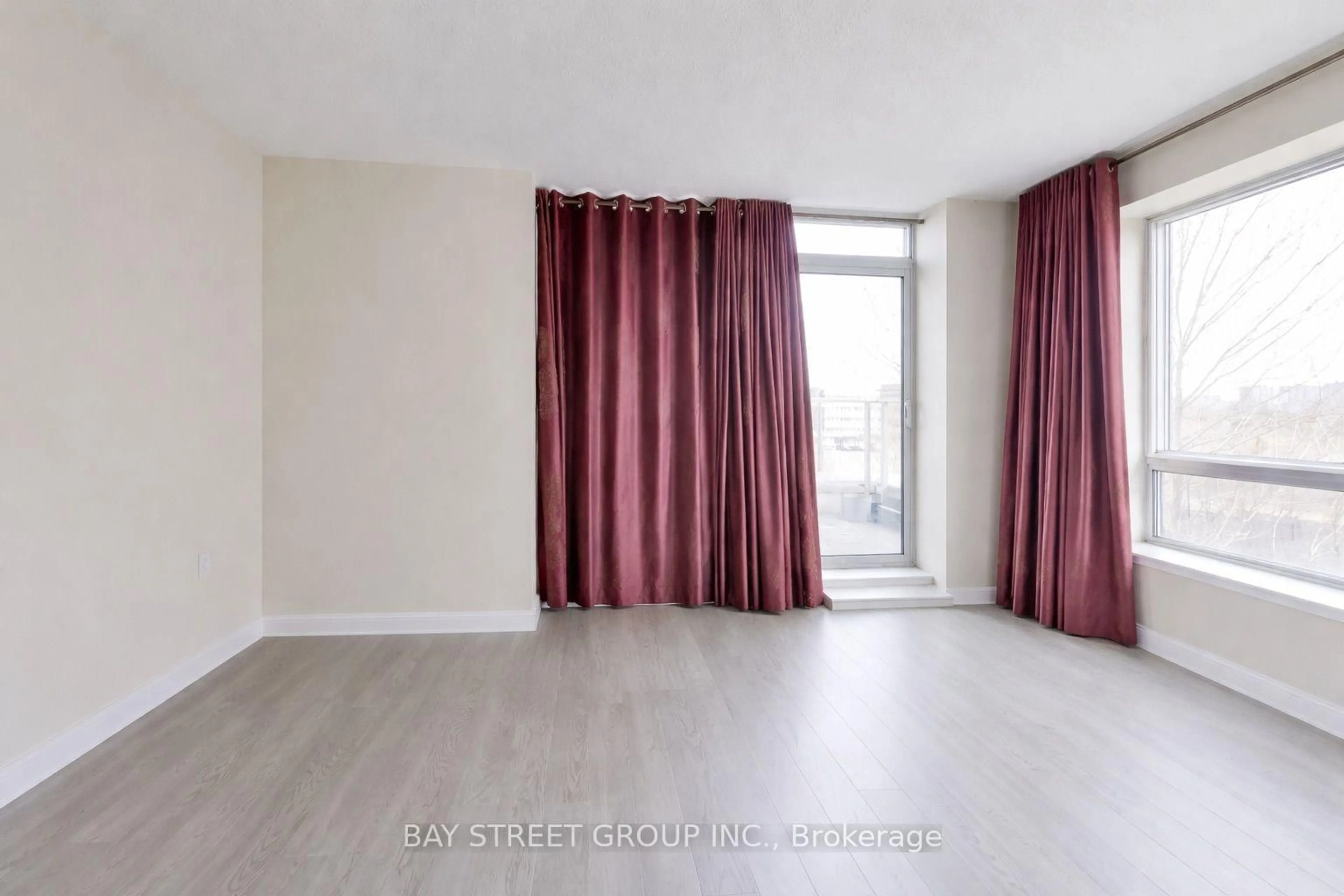 A pic of a room for 25 Singer Crt #TH07, Toronto Ontario M2K 0B3