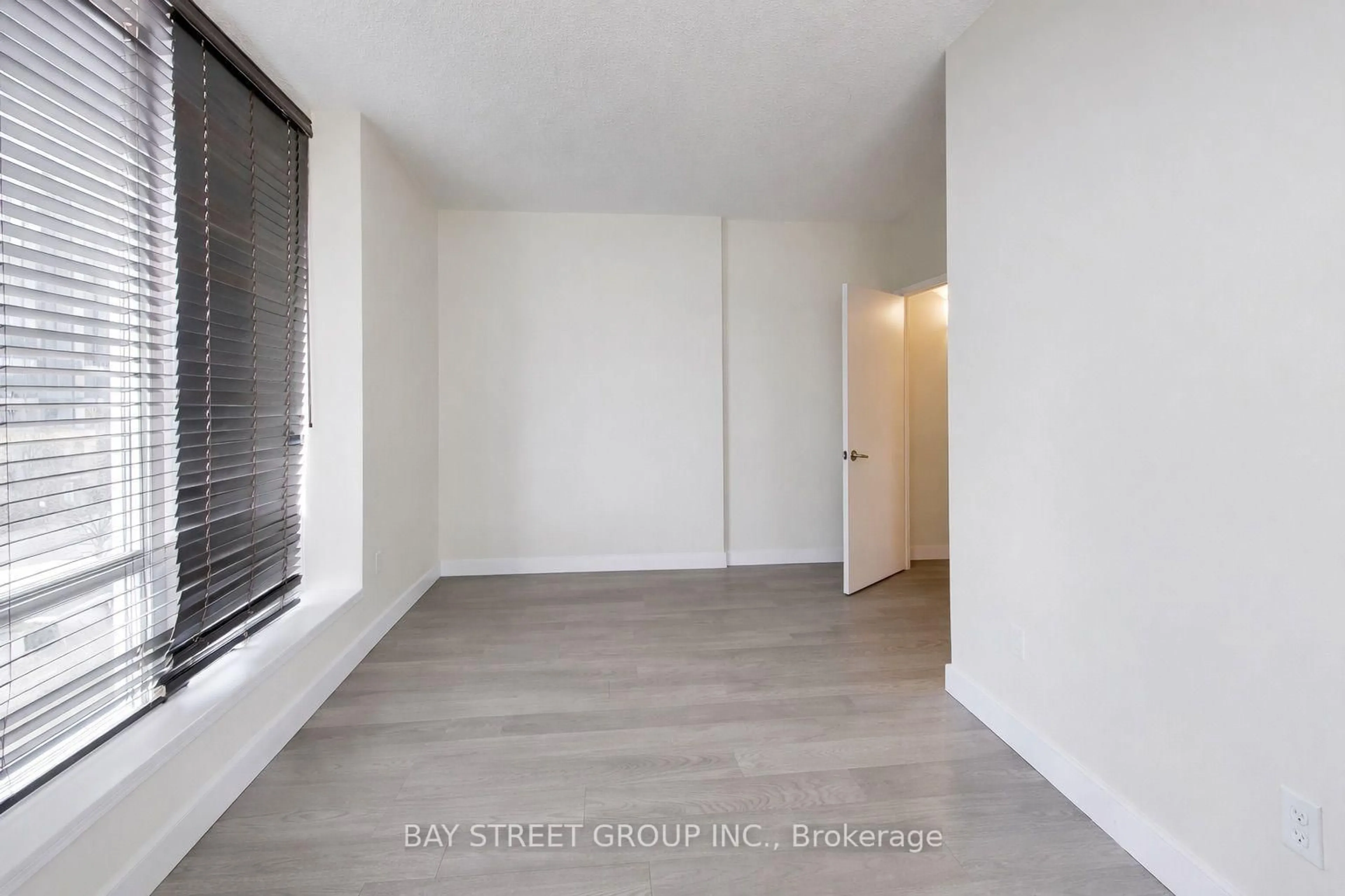 A pic of a room for 25 Singer Crt #TH07, Toronto Ontario M2K 0B3