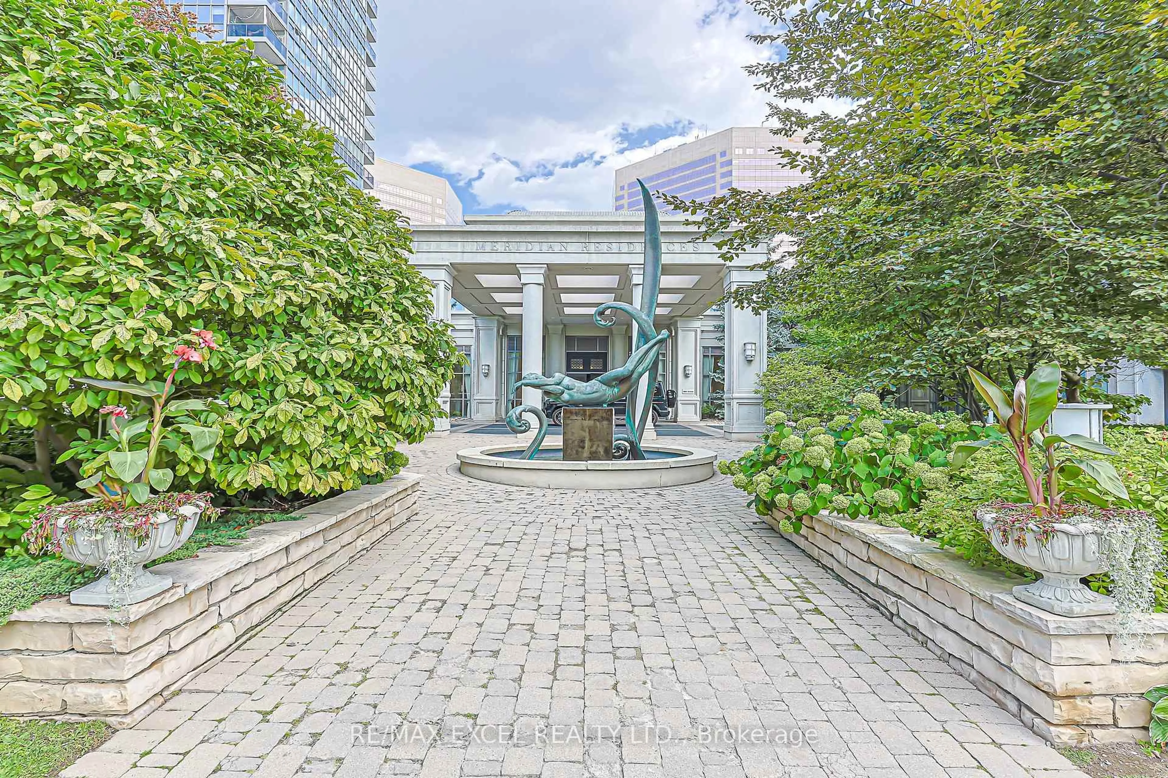 Indoor foyer for 25 Greenview Ave #PH 18, Toronto Ontario M2M 0A5