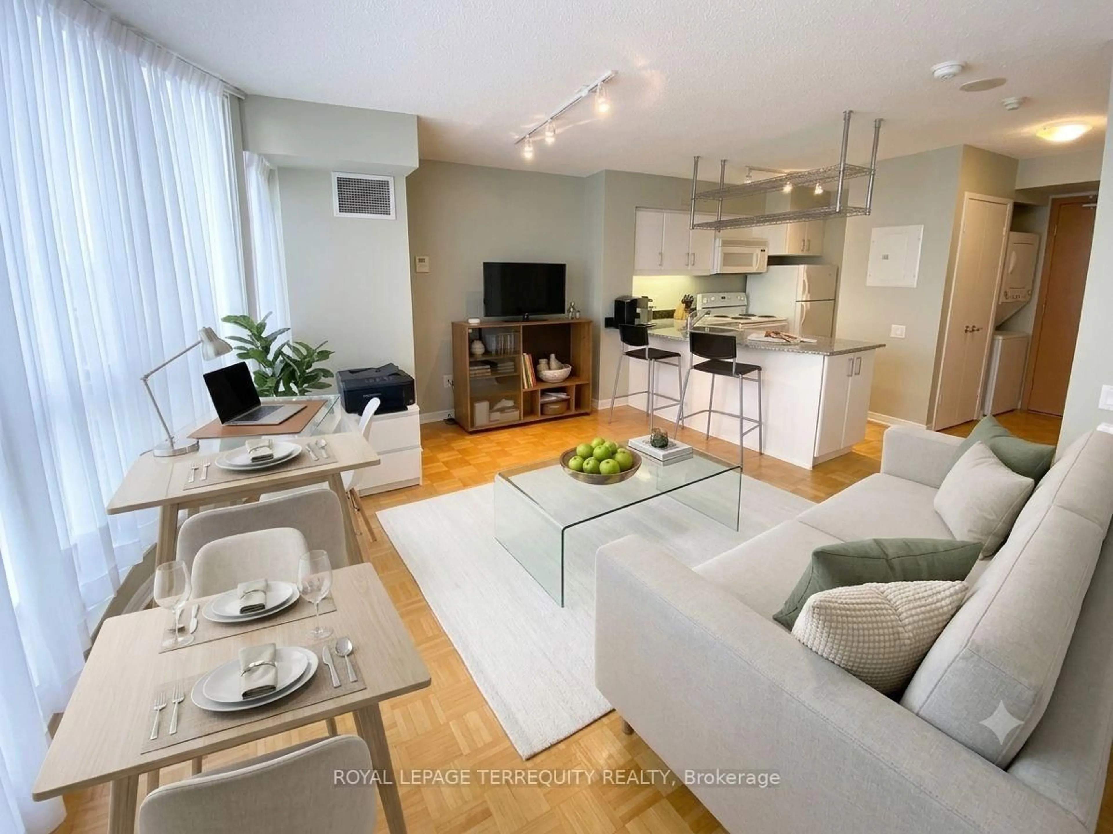 Living room with furniture, wood/laminate floor for 33 Sheppard Ave #1009, Toronto Ontario M2N 7K1