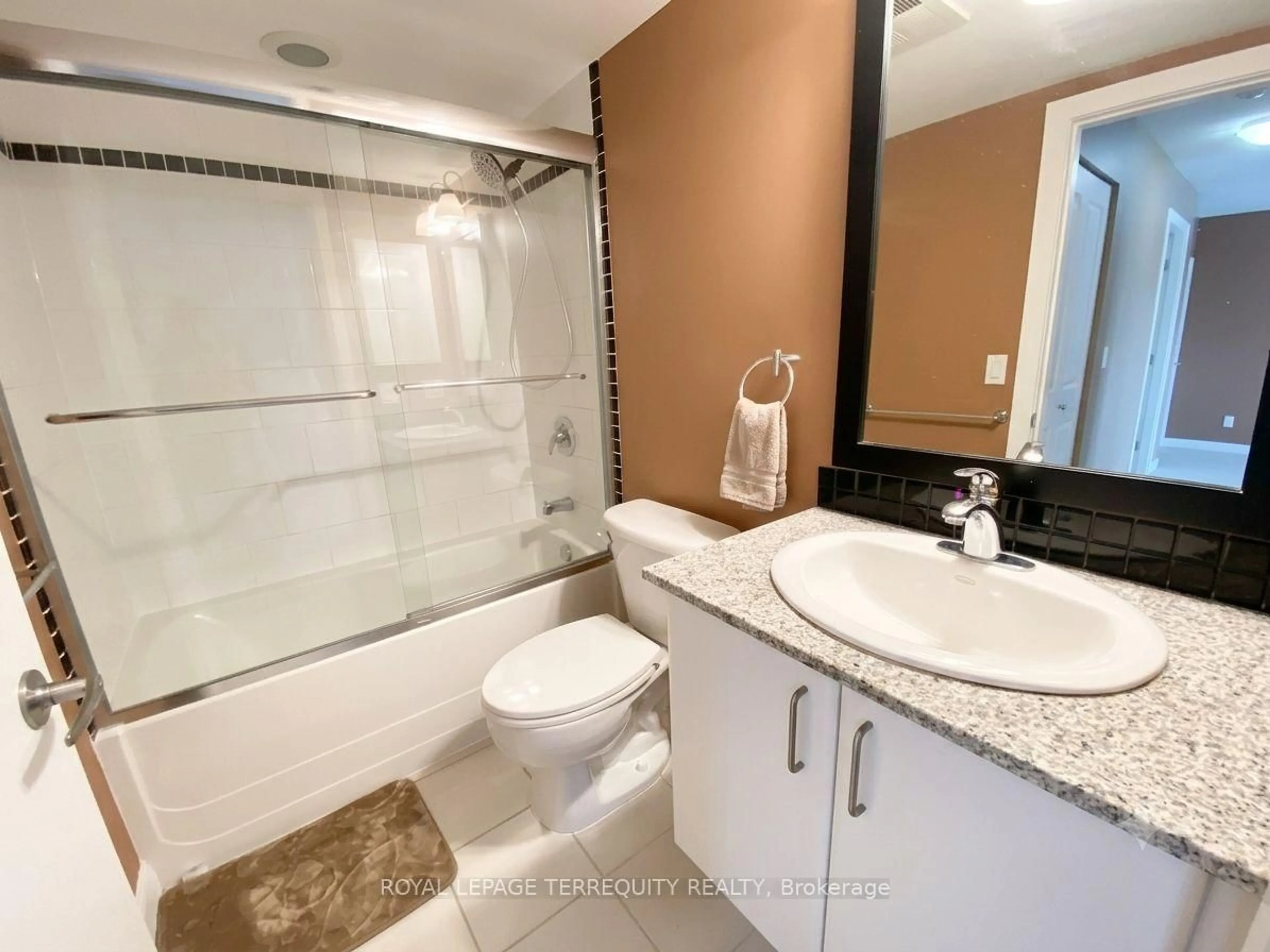 Standard bathroom, ceramic/tile floor for 33 Sheppard Ave #1009, Toronto Ontario M2N 7K1