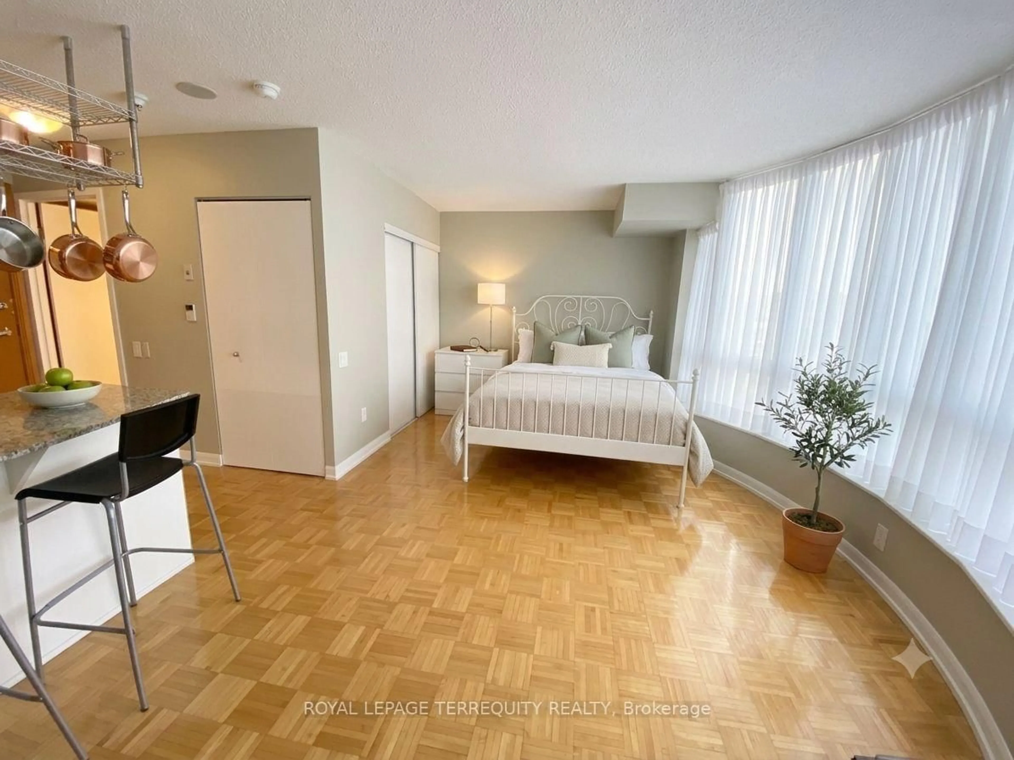 A pic of a room for 33 Sheppard Ave #1009, Toronto Ontario M2N 7K1