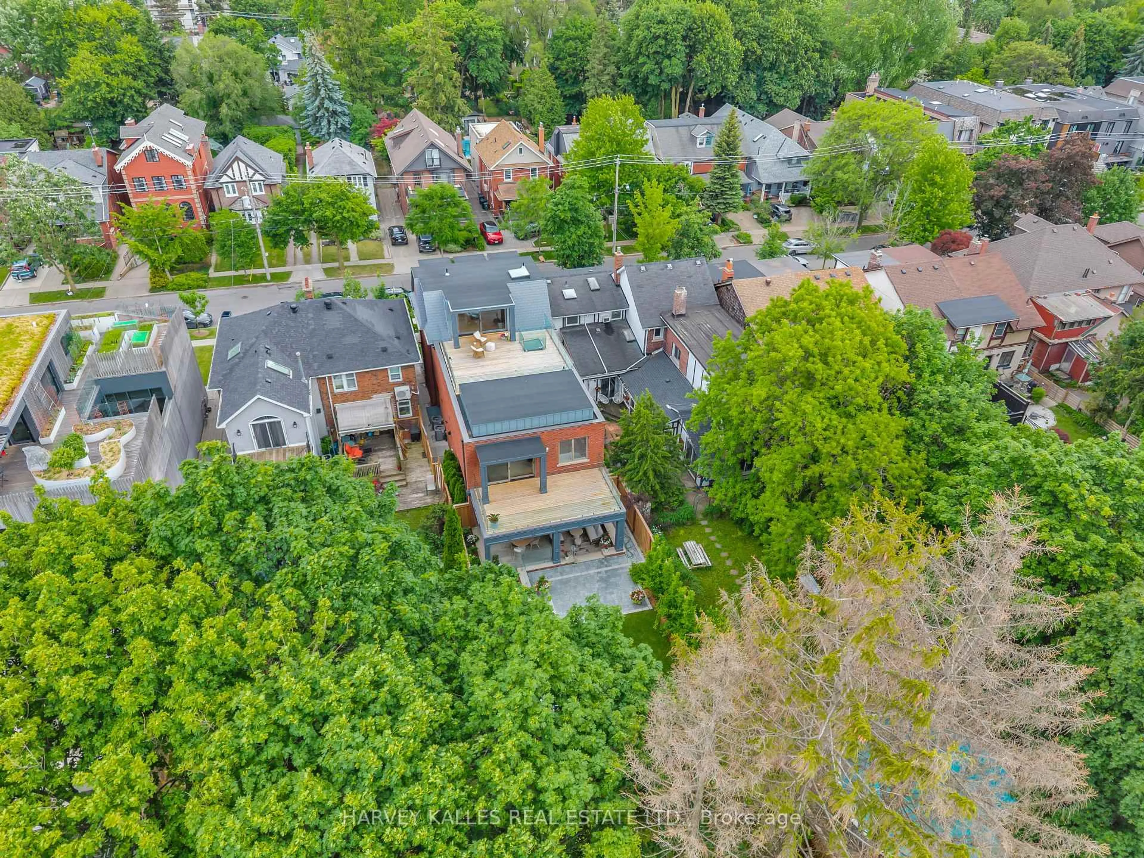 A pic from outside/outdoor area/front of a property/back of a property/a pic from drone, city buildings view from balcony for 82 Sherwood Ave, Toronto Ontario M4P 2A7