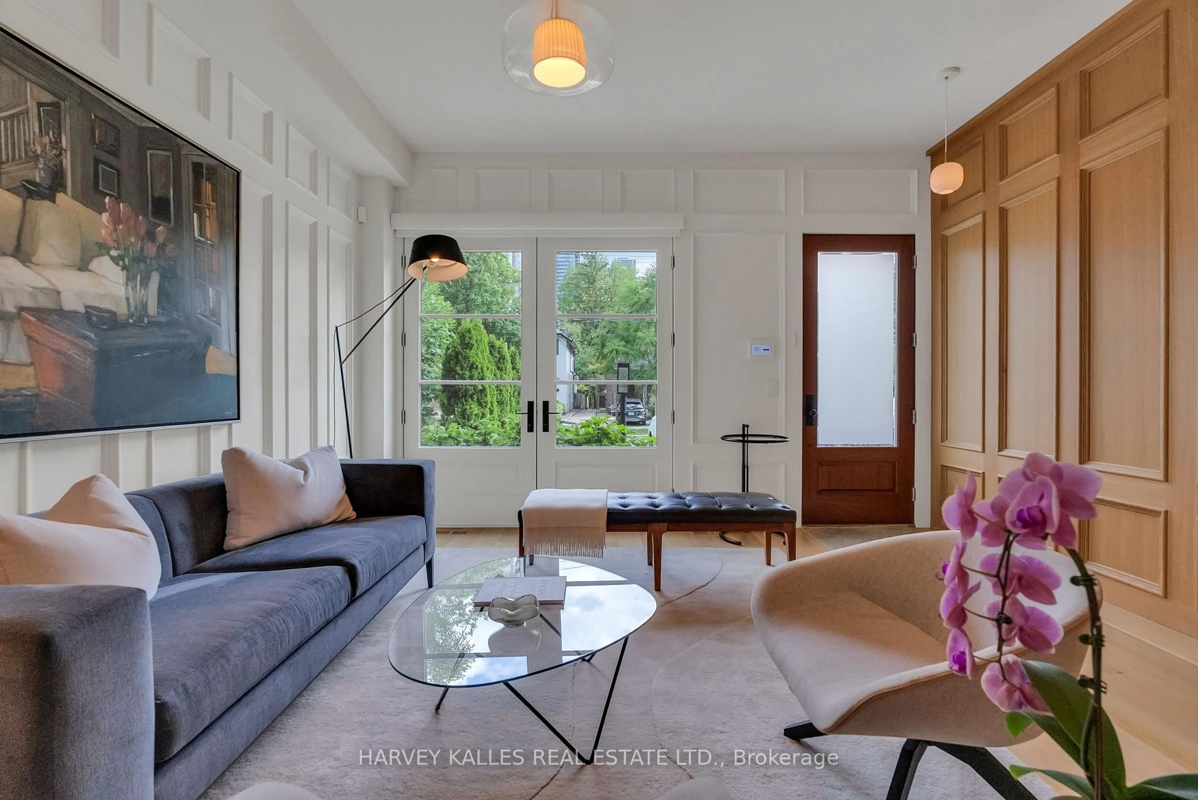 Living room with furniture, unknown for 82 Sherwood Ave, Toronto Ontario M4P 2A7