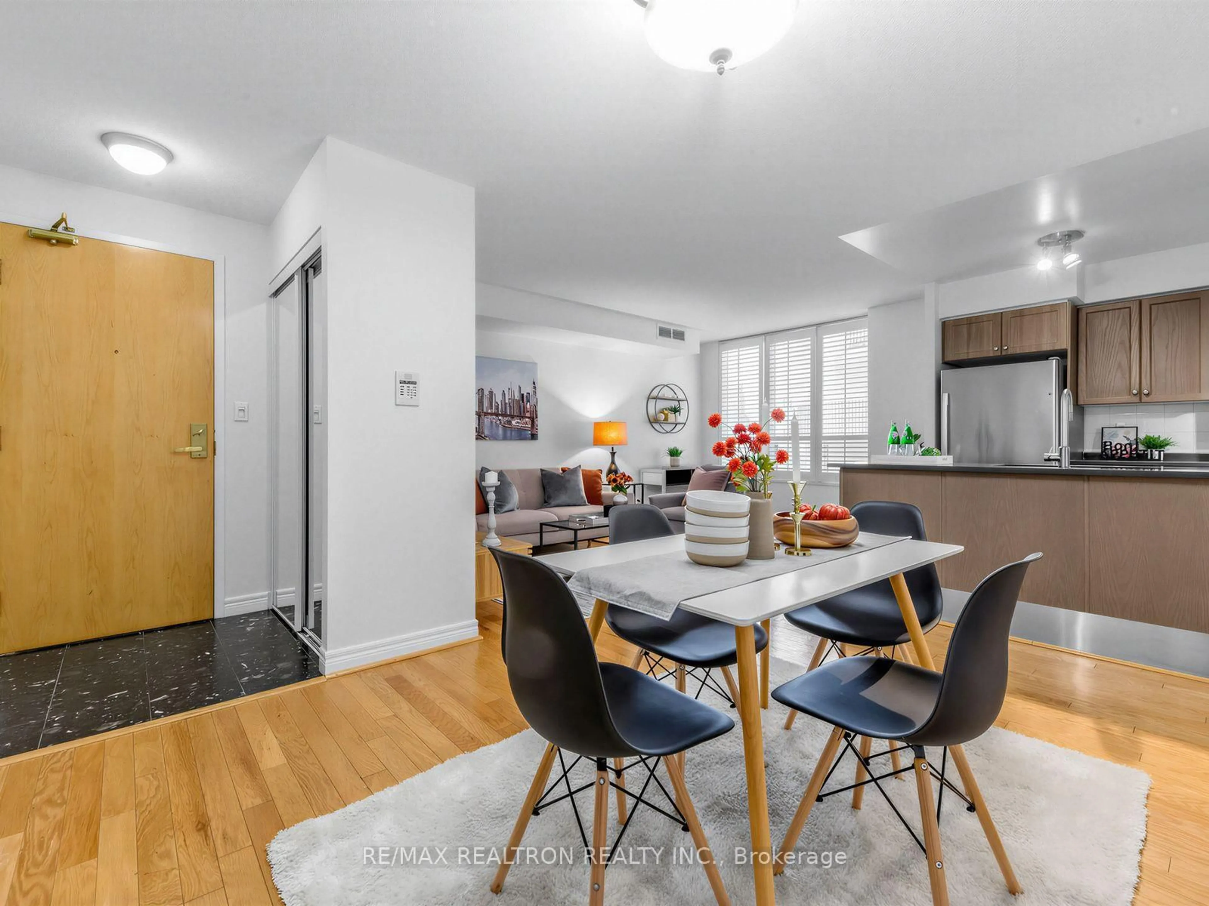 Dining room, wood/laminate floor for 43 Eglinton Ave #510, Toronto Ontario M4P 1A5