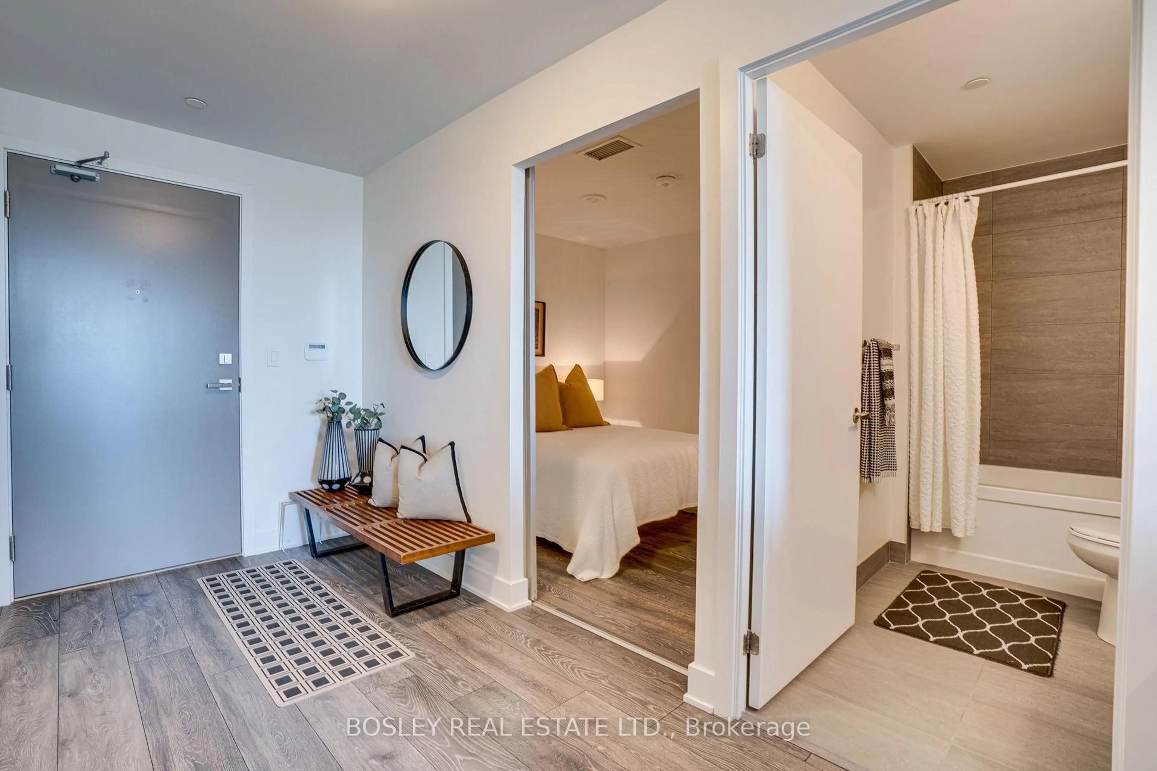 Indoor entryway for 188 Fairview Mall Dr #520, Toronto Ontario M2J 4T1
