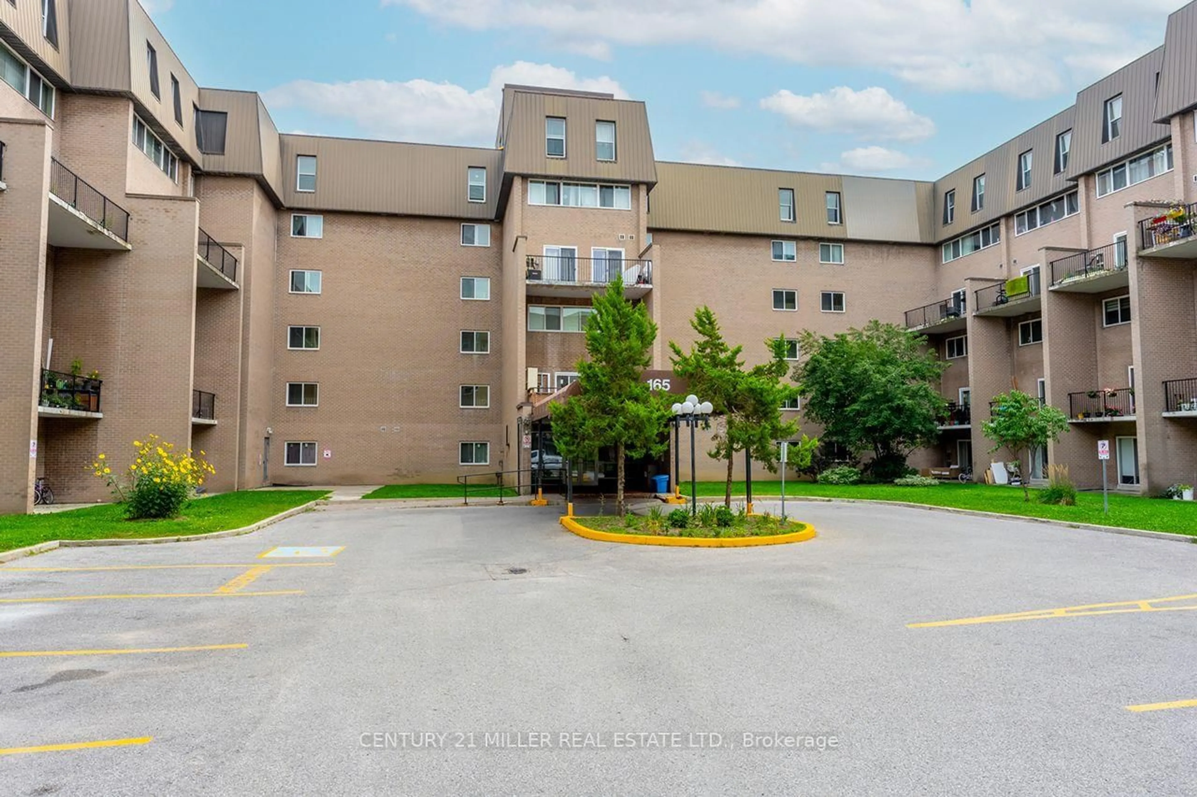 Patio, building for 165 Cherokee Blvd #199, Toronto Ontario M2J 4T7