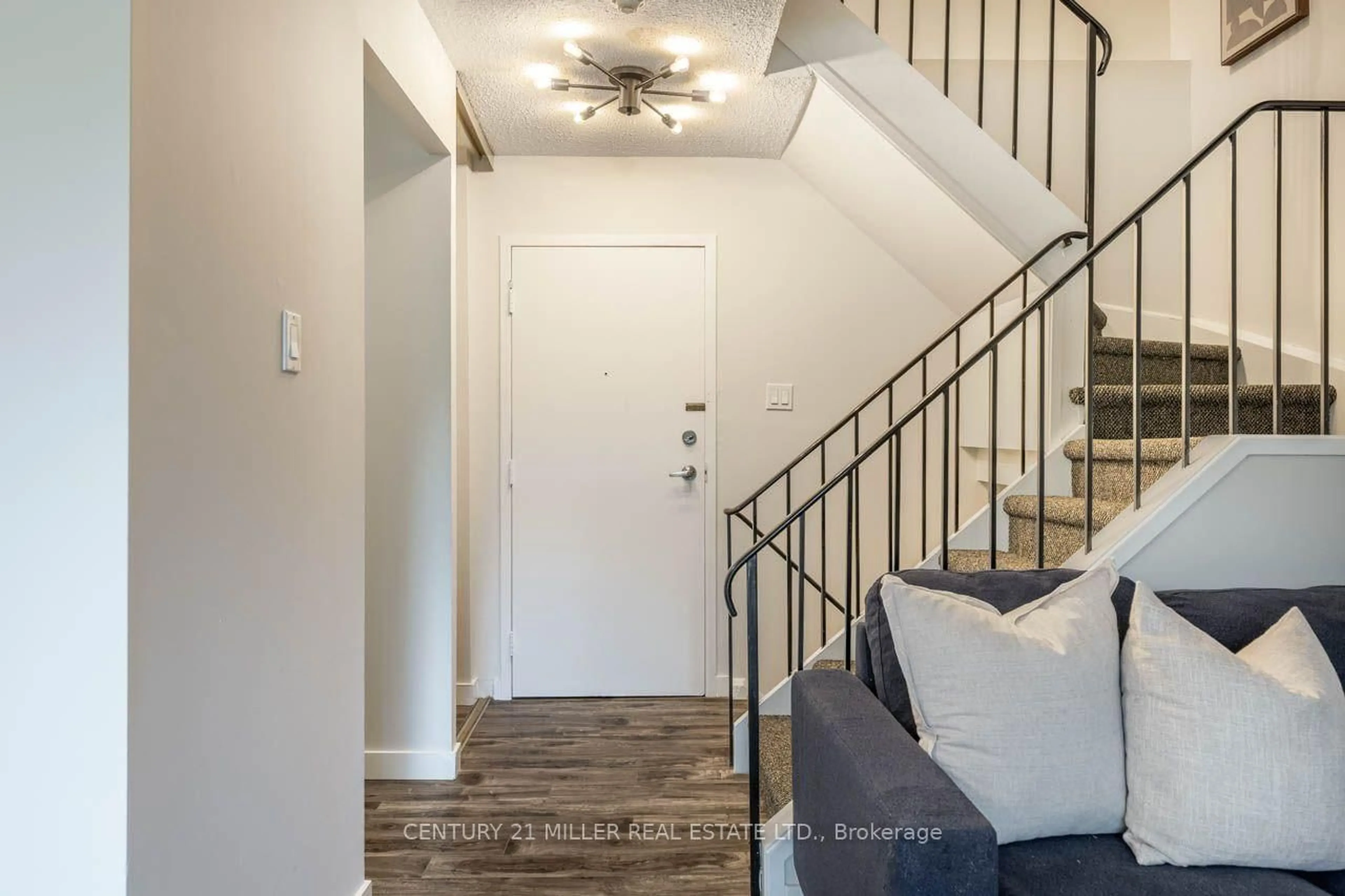 Indoor entryway for 165 Cherokee Blvd #199, Toronto Ontario M2J 4T7