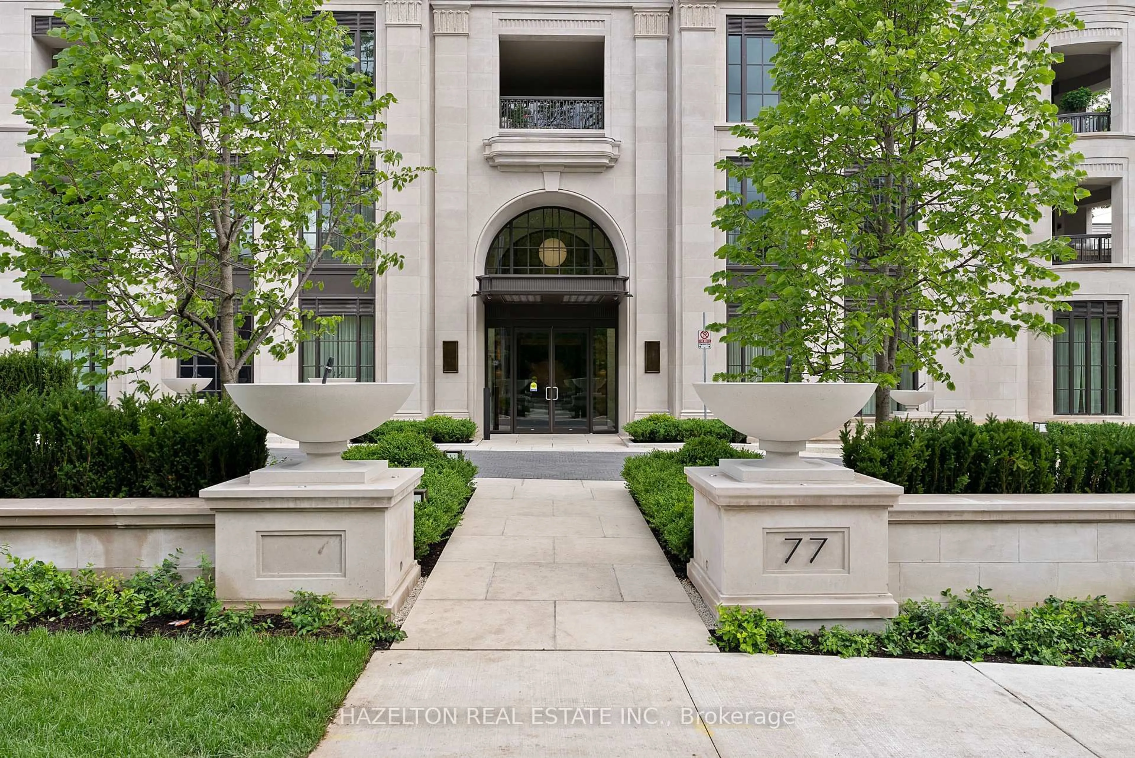 Indoor foyer for 77 Clarendon Ave #205, Toronto Ontario M4V 0B8