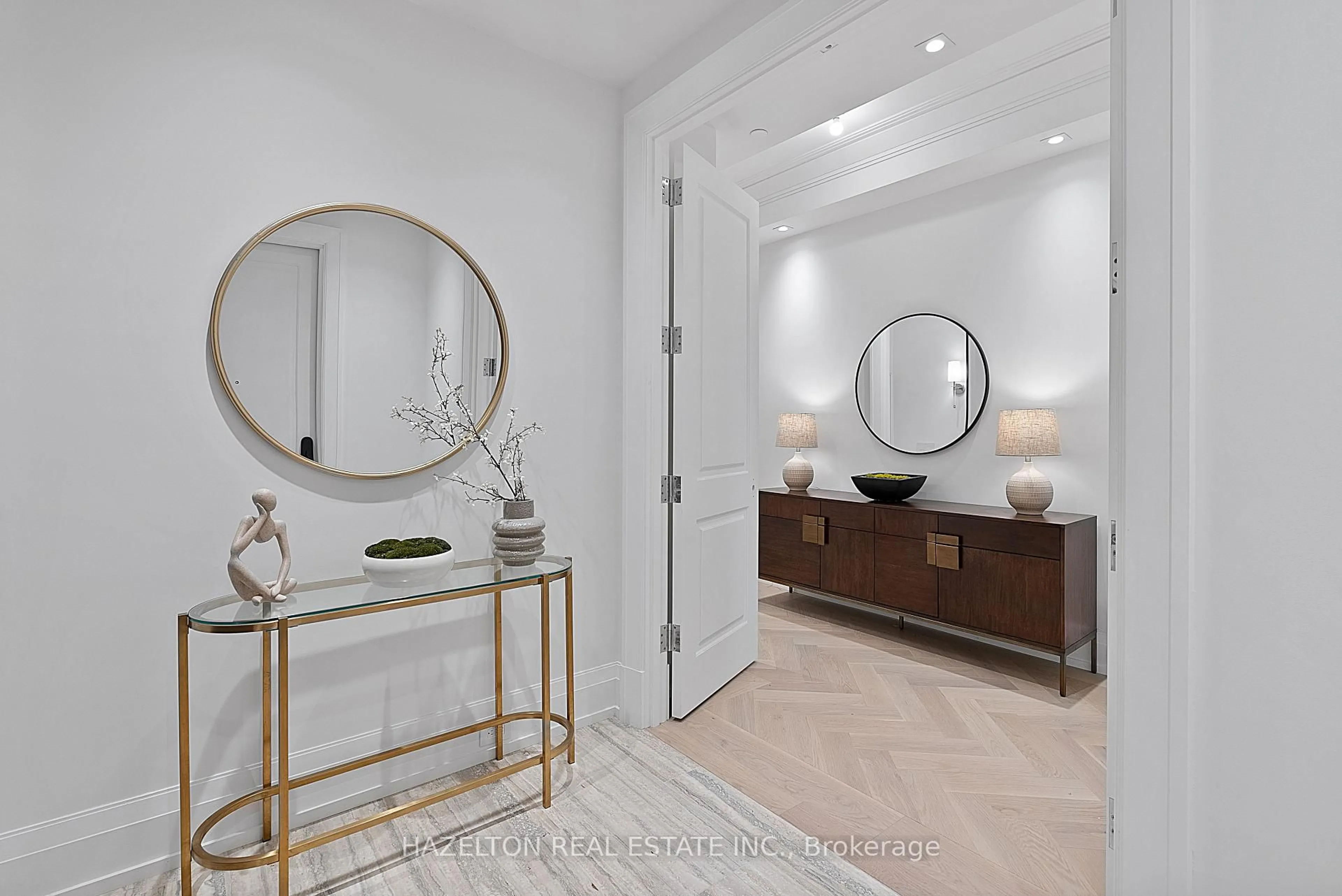 Indoor entryway for 77 Clarendon Ave #205, Toronto Ontario M4V 0B8