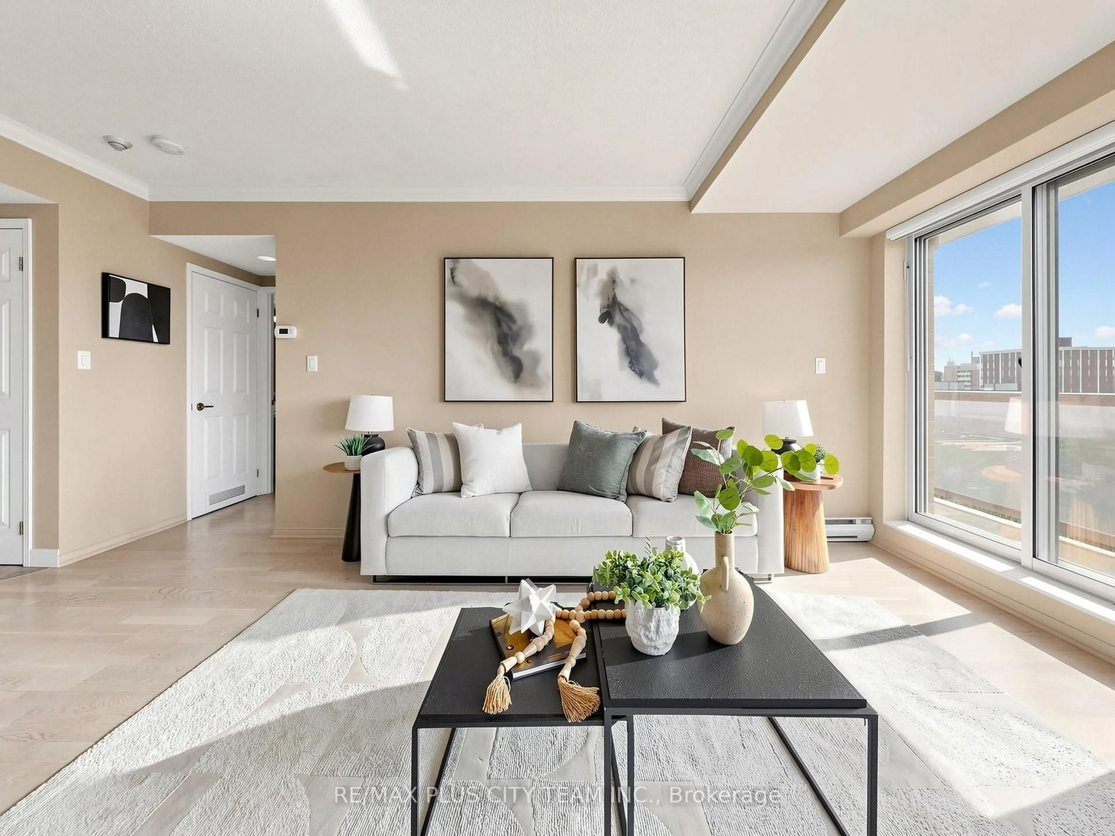 Living room with furniture, unknown for 1818 Bayview Ave #701, Toronto Ontario M4G 4G6