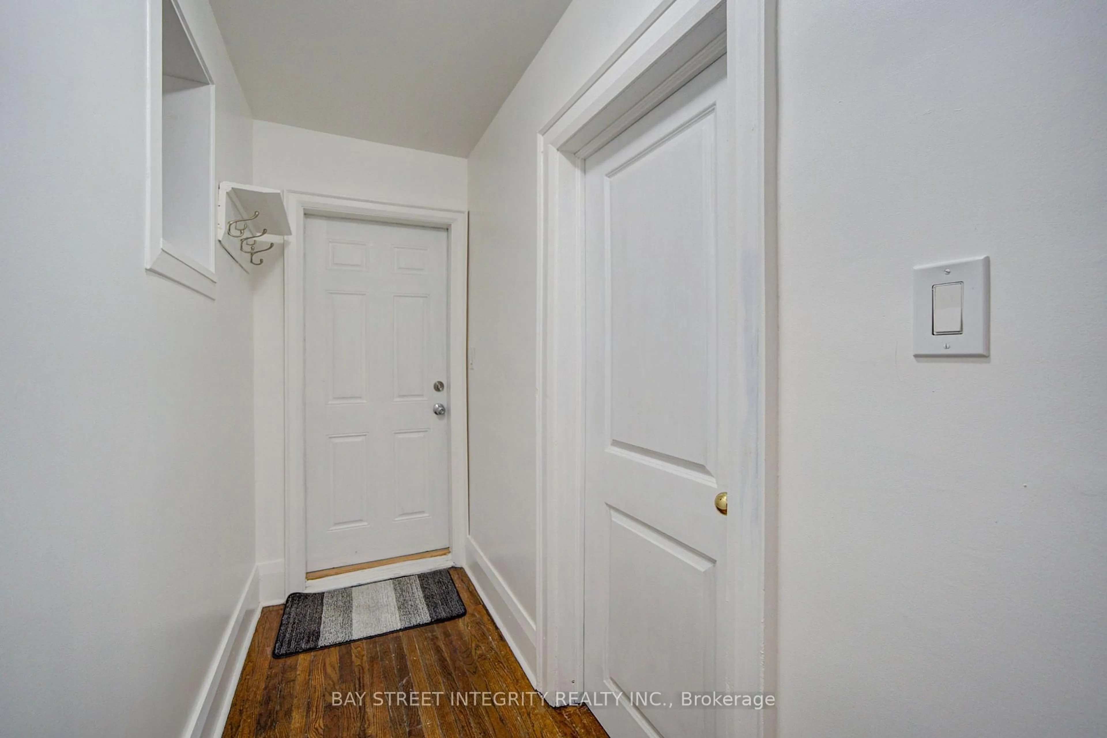 Indoor entryway for 11 Glenora Ave, Toronto Ontario M6C 3Y2