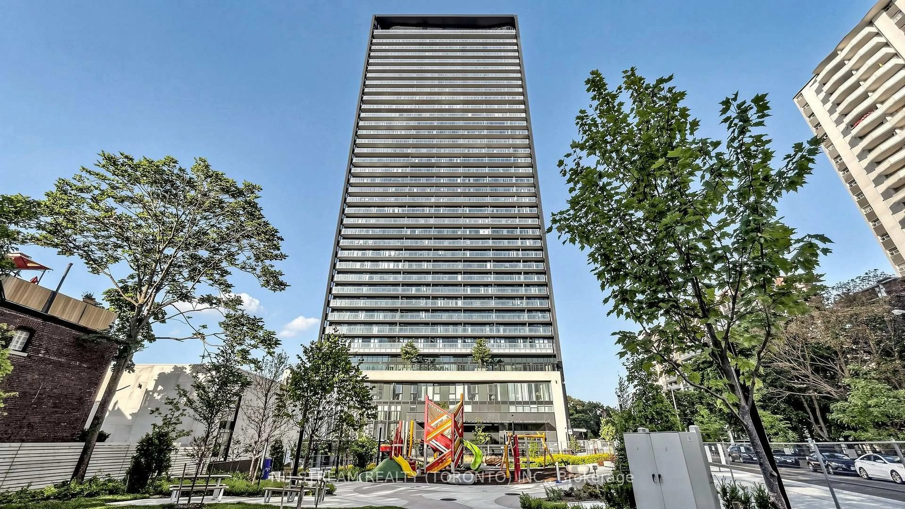 Indoor foyer for 575 Bloor St #2708, Toronto Ontario M4W 0B2