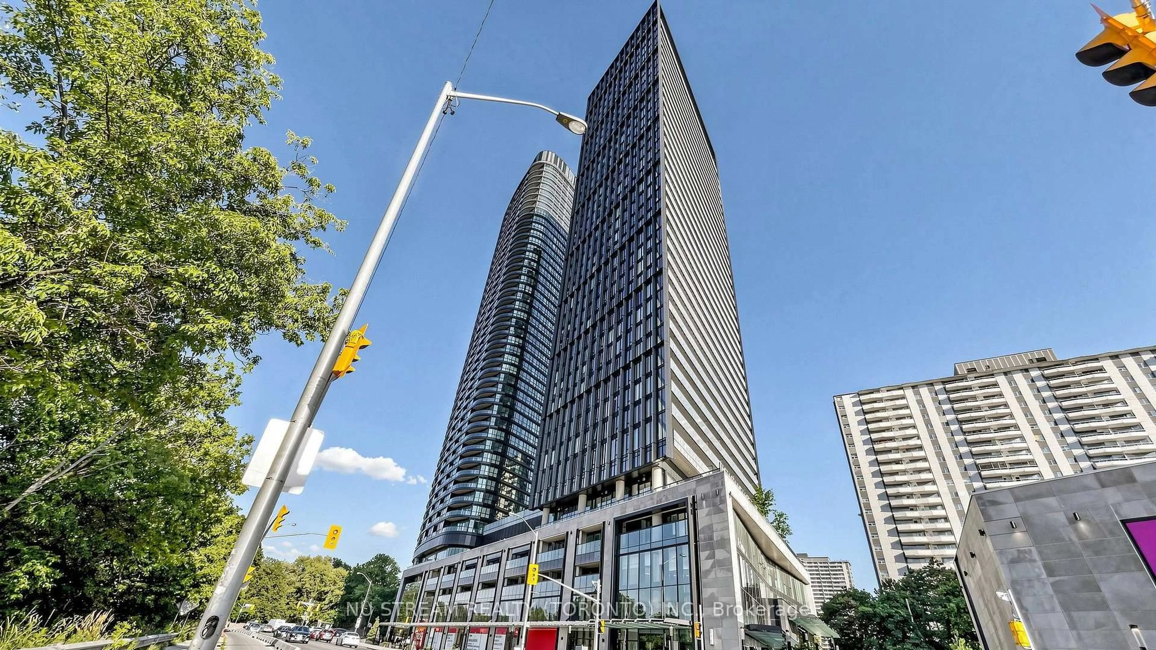 Indoor foyer for 575 Bloor St #2708, Toronto Ontario M4W 0B2