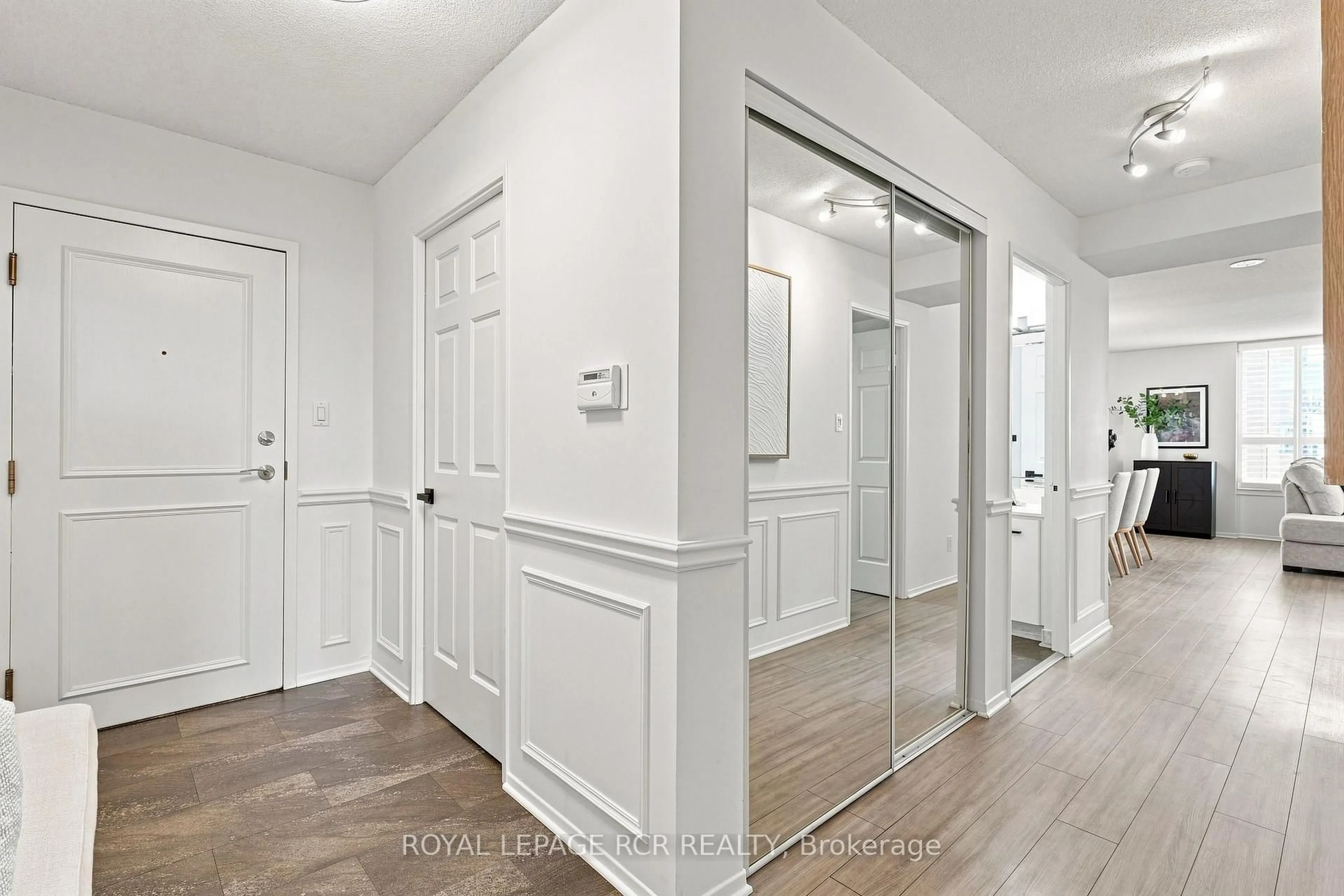 Indoor entryway for 268 Ridley Blvd #1016, Toronto Ontario M5M 4N3