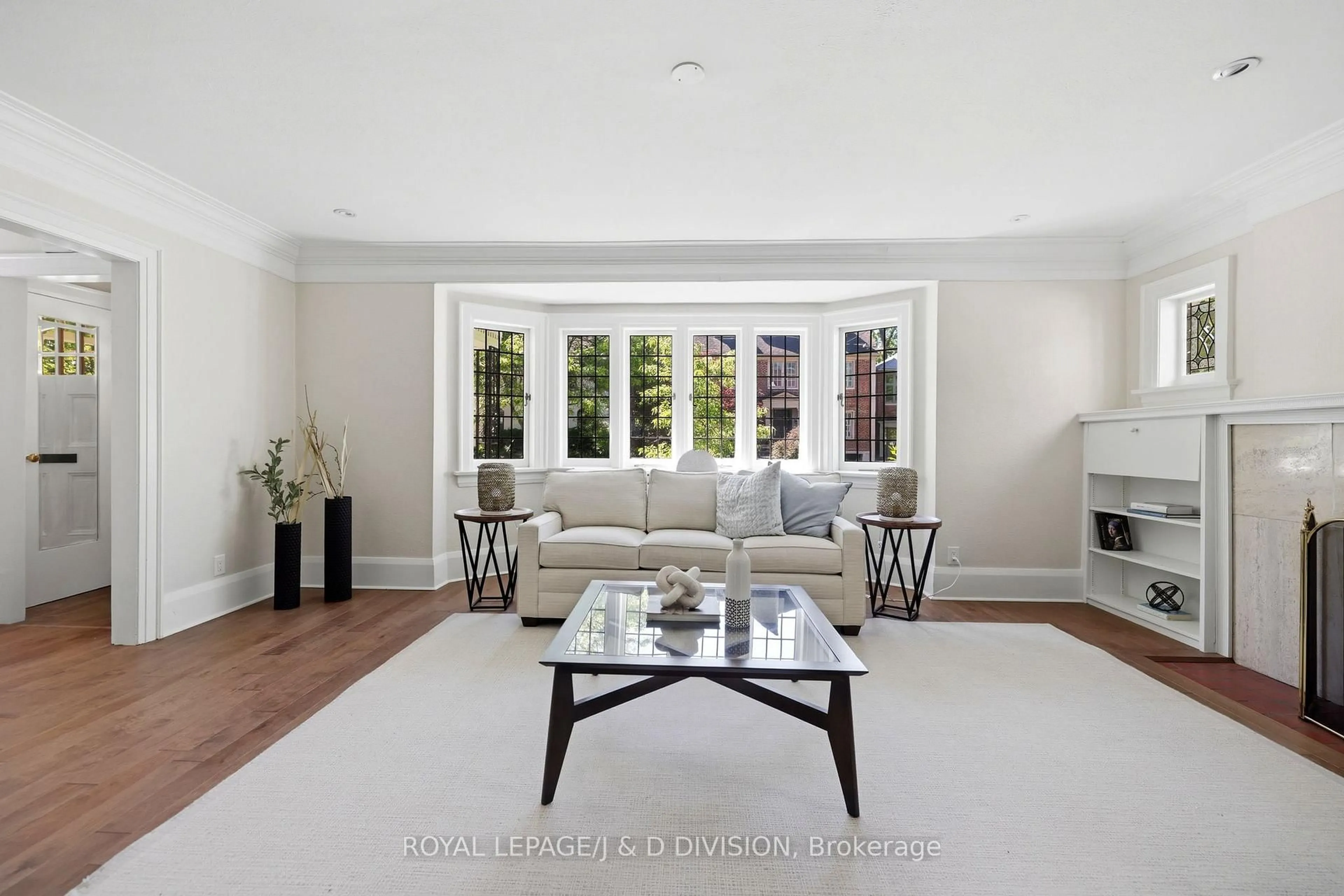 Living room with furniture, unknown for 102 Ridge Dr, Toronto Ontario M4T 1B8