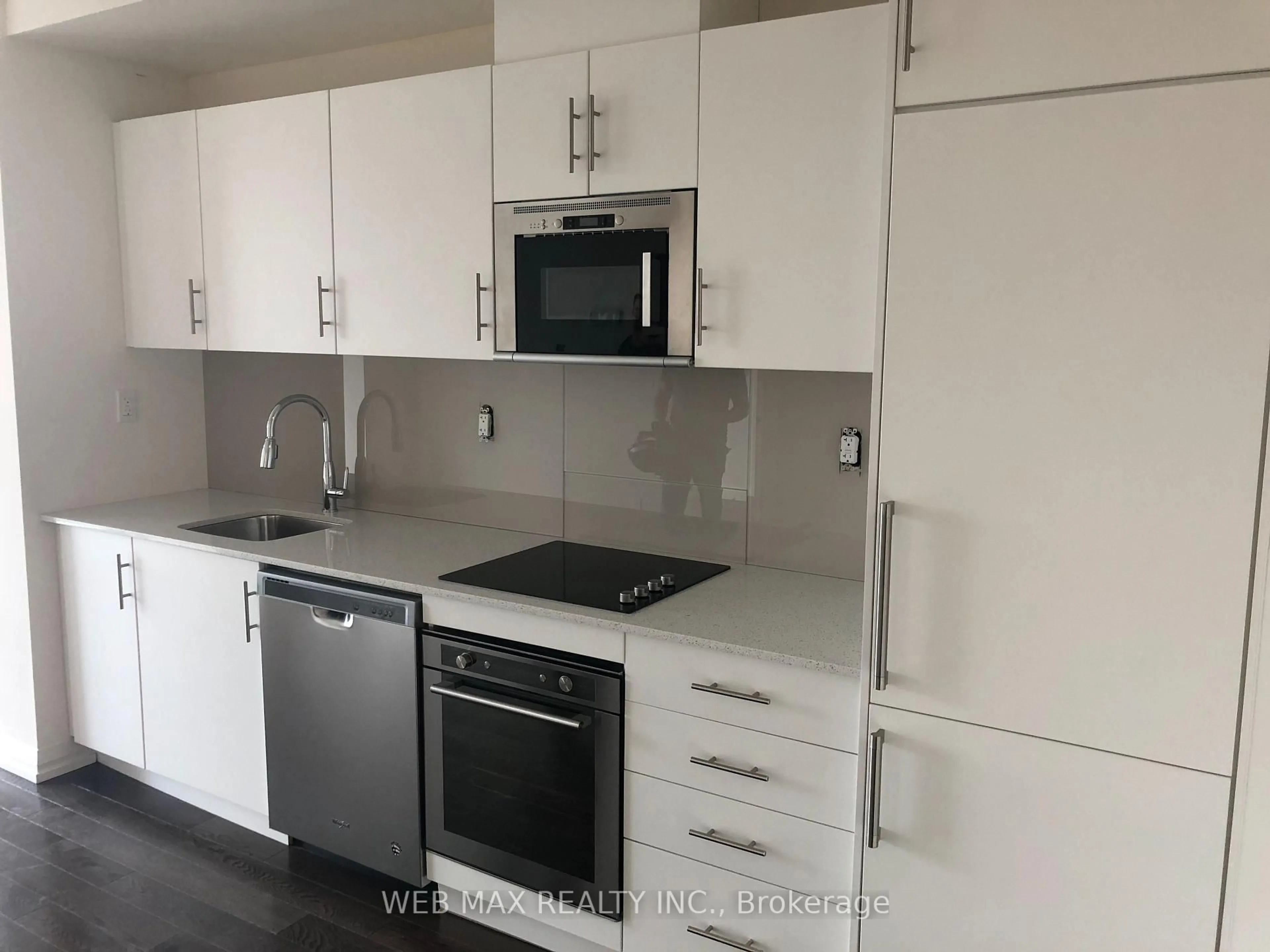 Standard kitchen, wood/laminate floor for 460 Adelaide St #1527, Toronto Ontario M5A 0E7