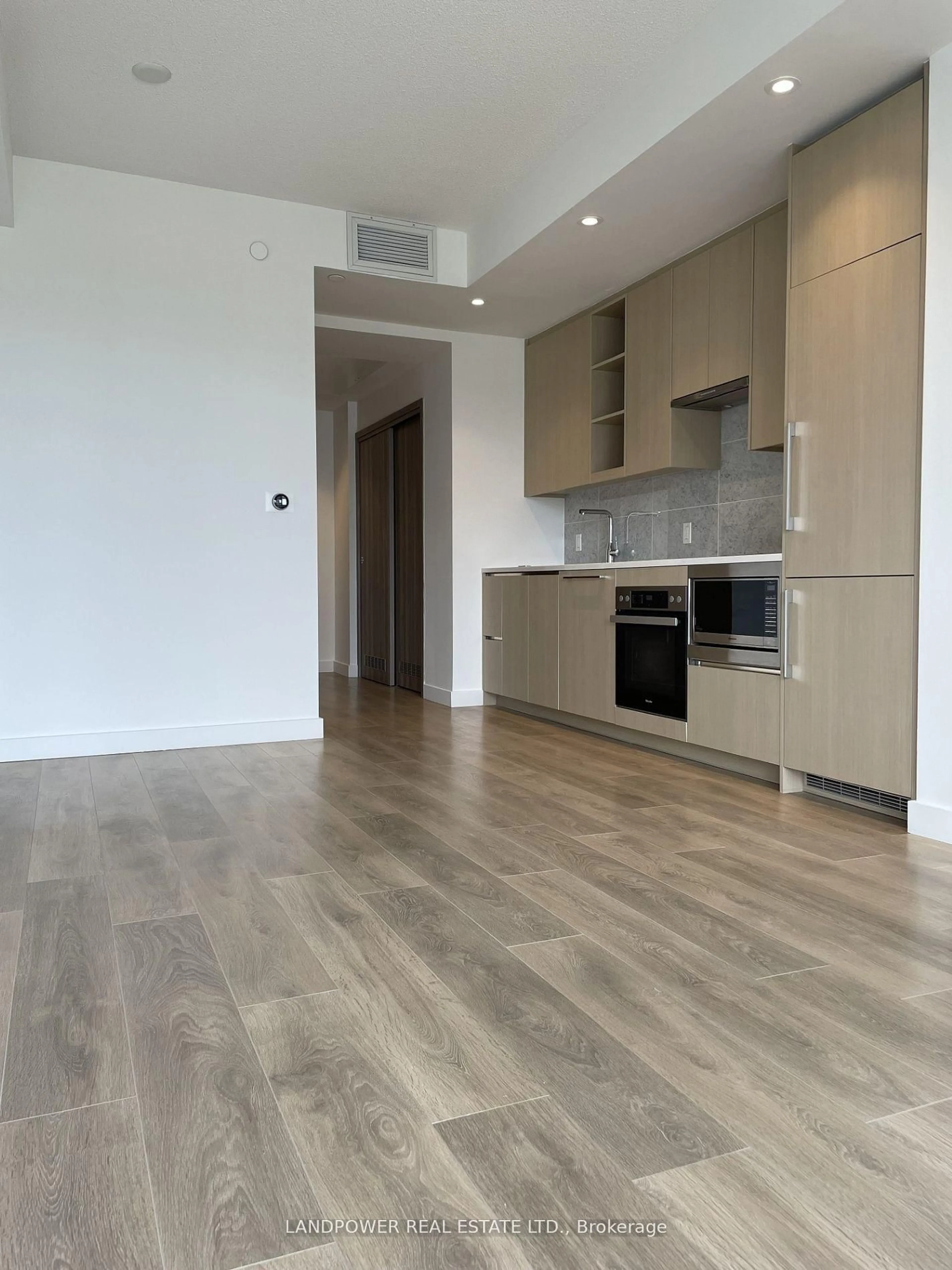 A pic of a room for 85 McMahon Dr #810, Toronto Ontario M2K 0H1