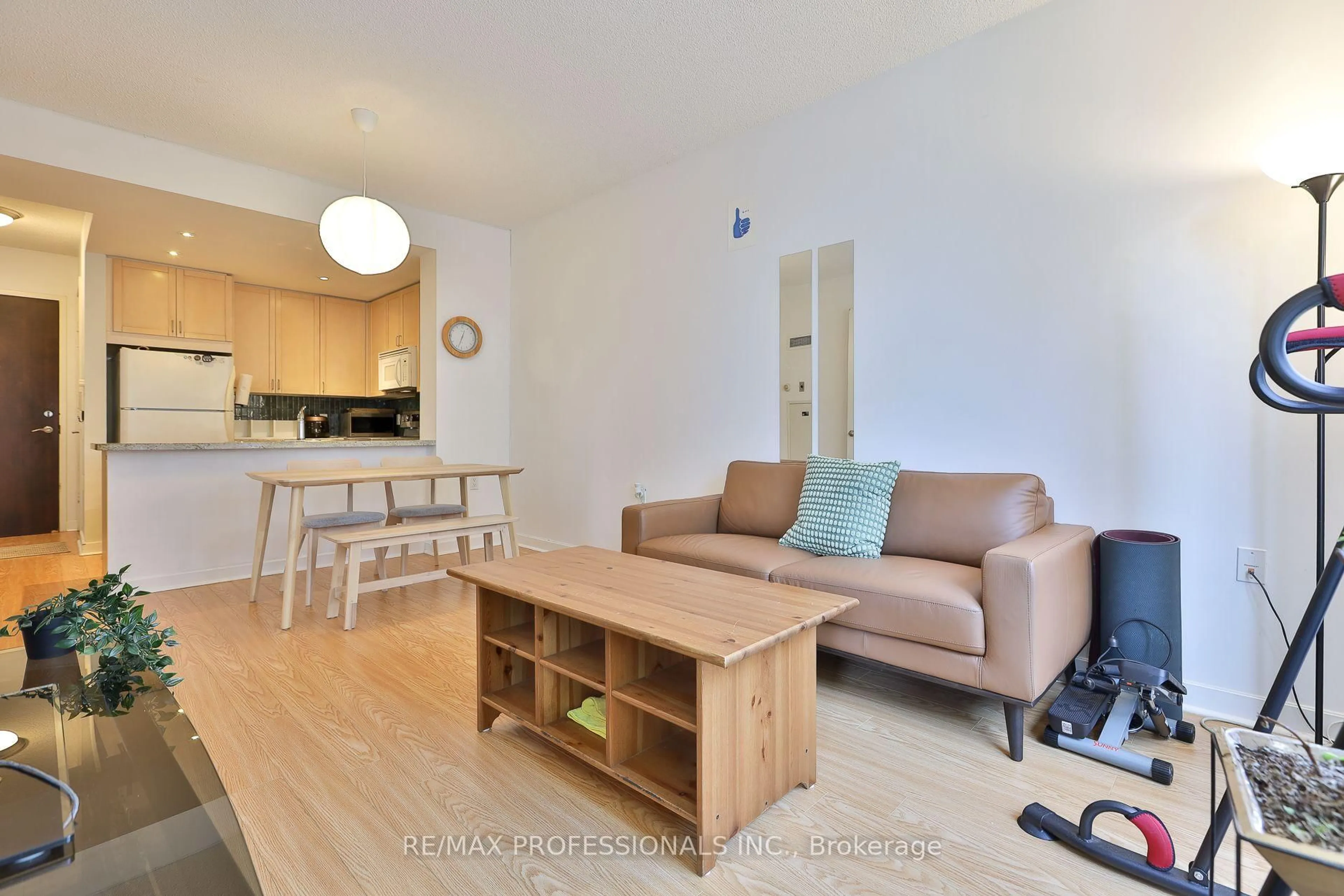 Living room with furniture, wood/laminate floor for 85 Bloor St #1608, Toronto Ontario M4W 3Y1