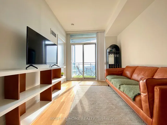 21 Iceboat Terr #4011, Toronto 4