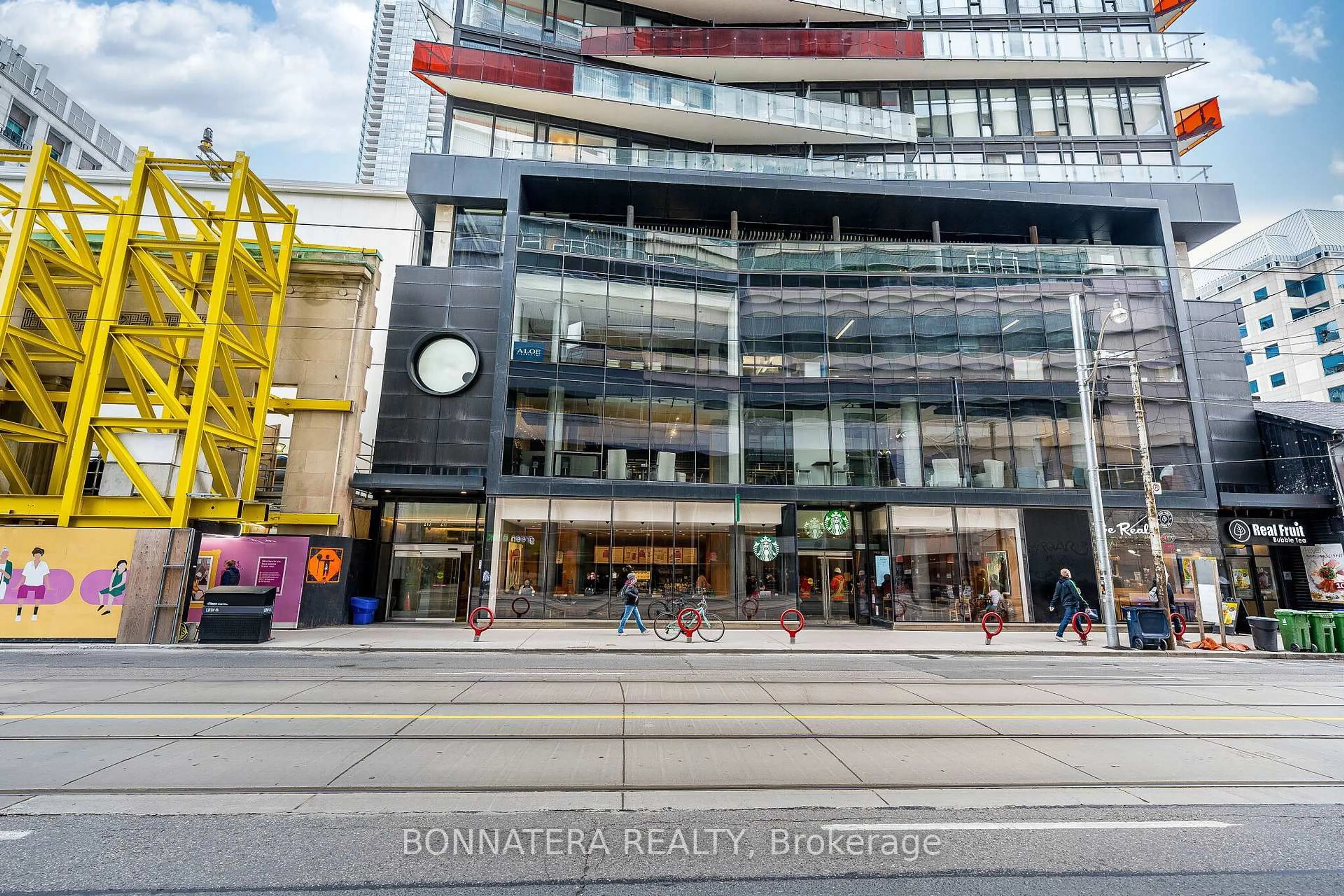 Indoor foyer for 215 Queen St #1110, Toronto Ontario M5V 0P5