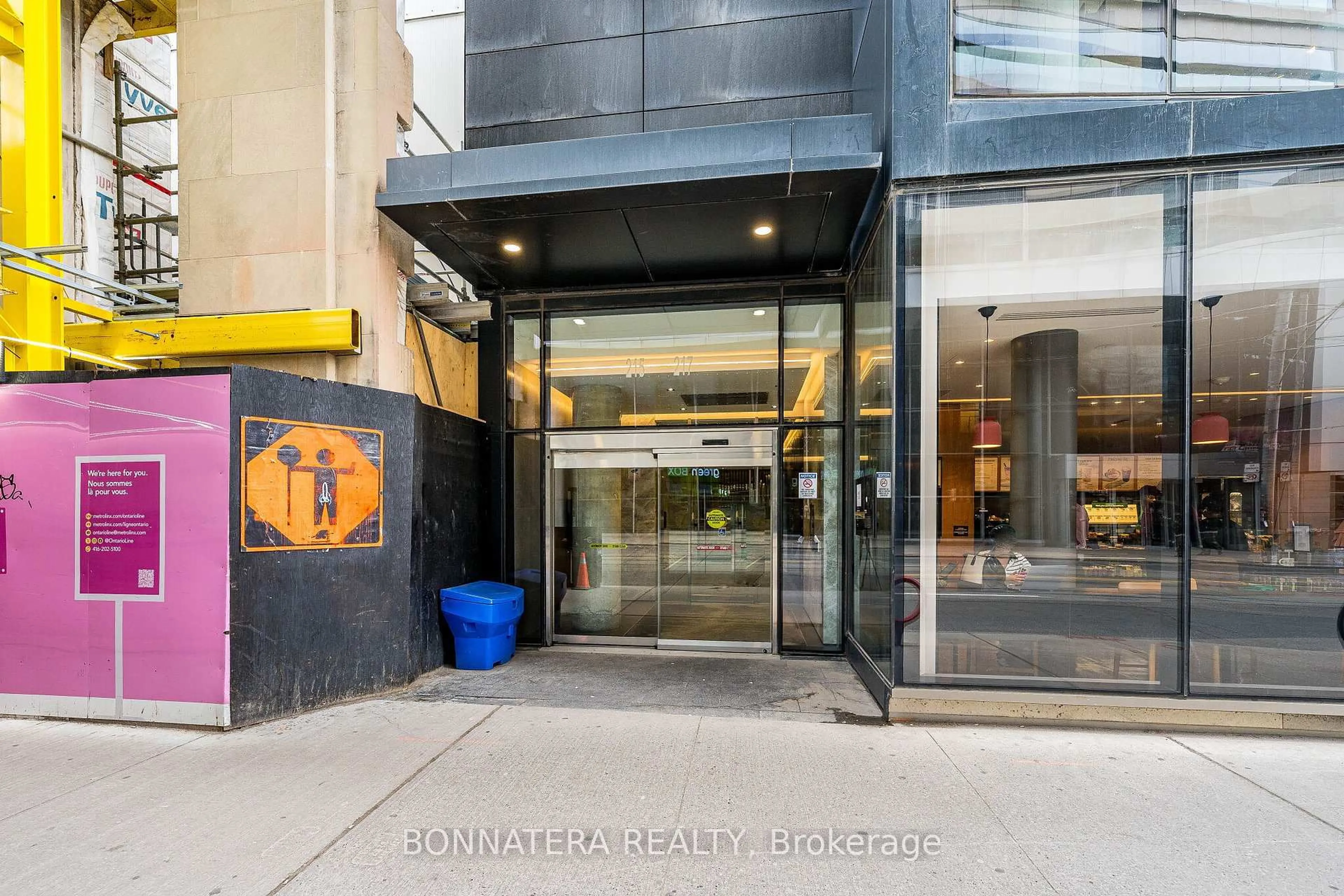 Indoor foyer for 215 Queen St #1110, Toronto Ontario M5V 0P5