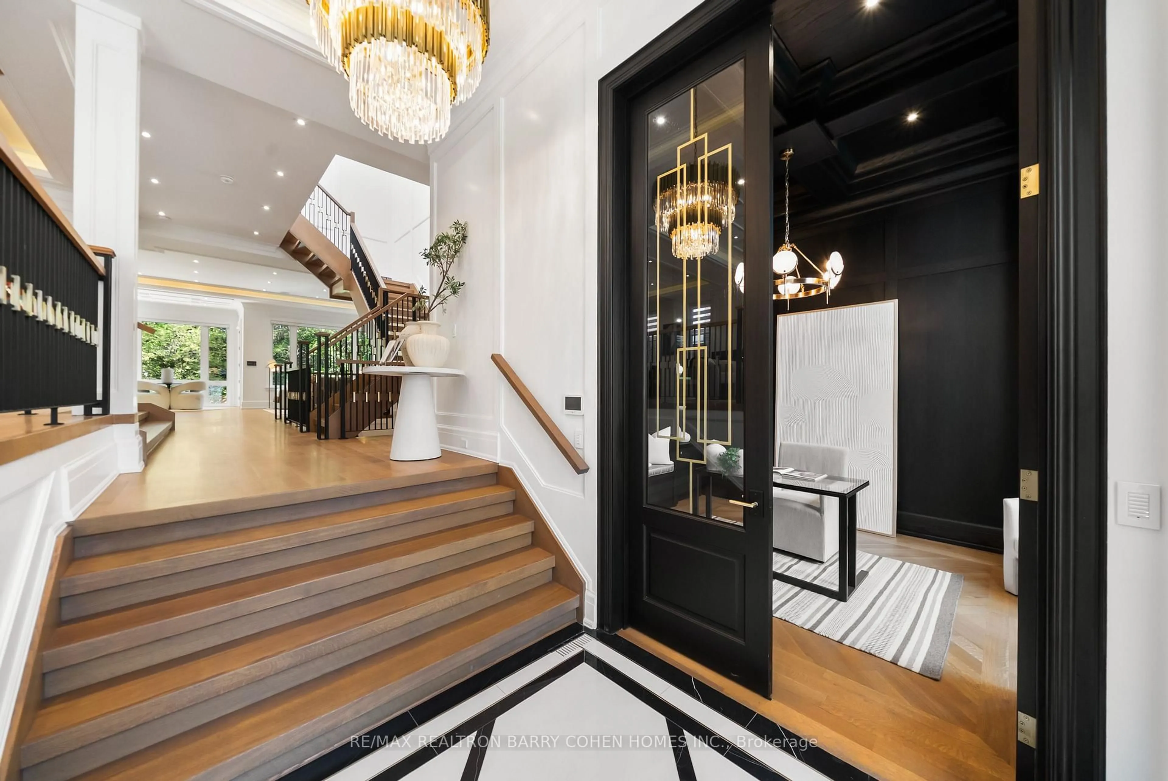 Indoor foyer for 148 Munro Blvd, Toronto Ontario M2P 1C8