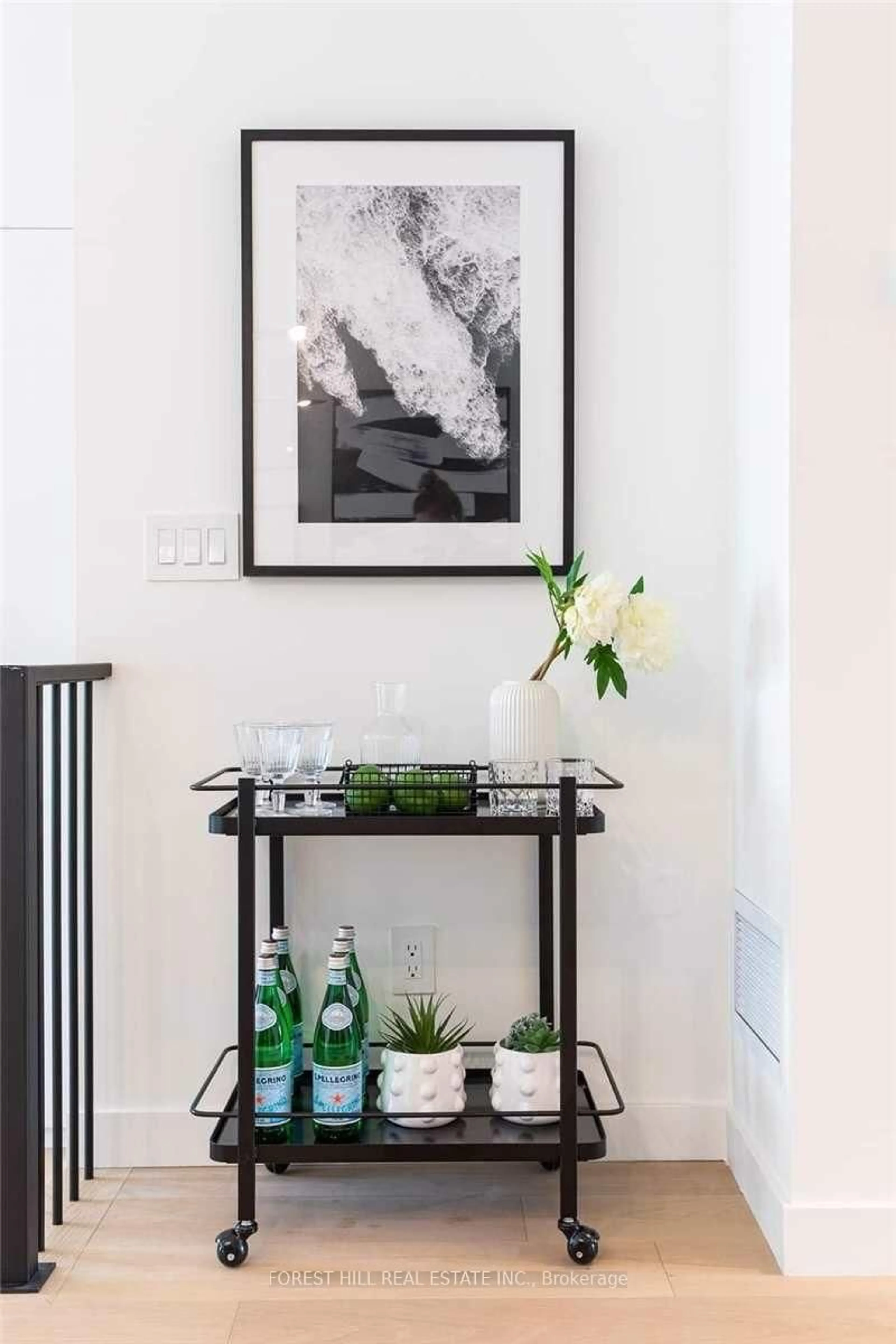 Indoor entryway for 433B Deloraine Ave, Toronto Ontario M5M 2B9