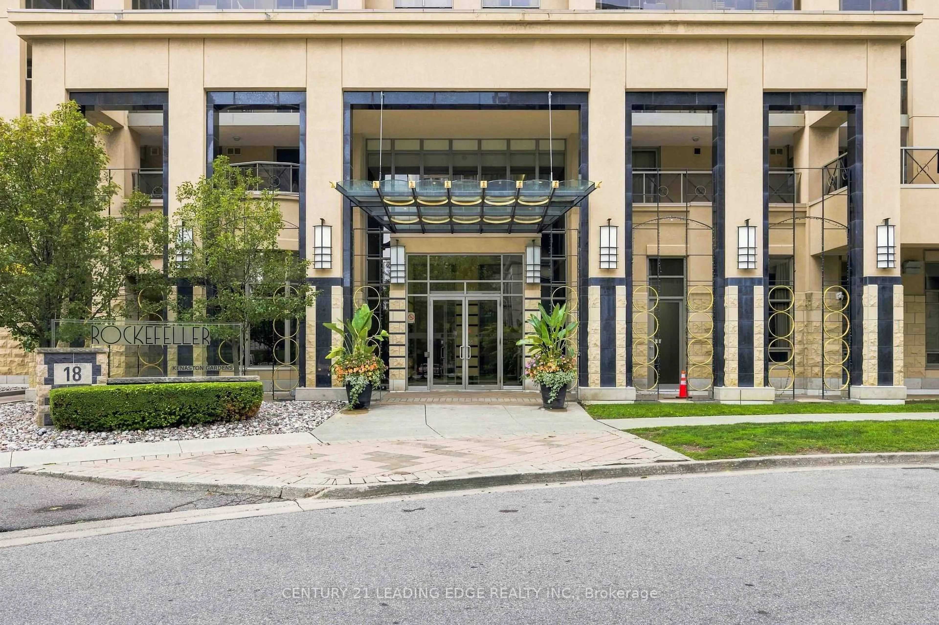 Indoor foyer for 18 Kenaston Gdns #212, Toronto Ontario M2K 3C7