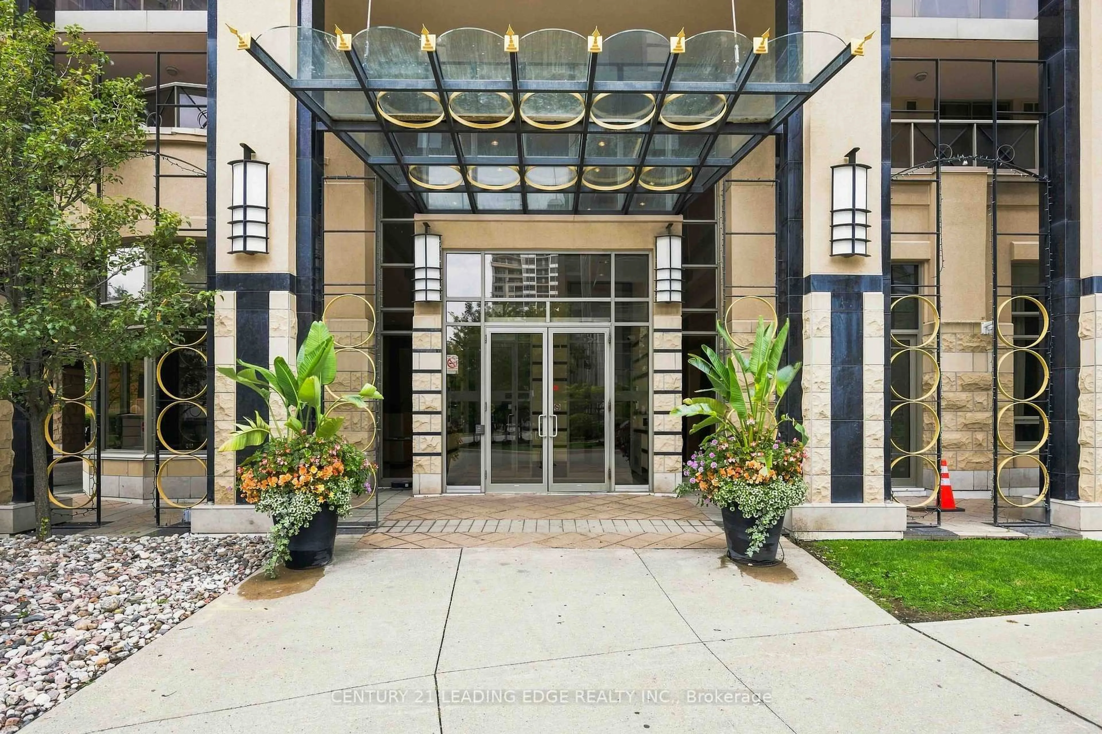 Indoor foyer for 18 Kenaston Gdns #212, Toronto Ontario M2K 3C7