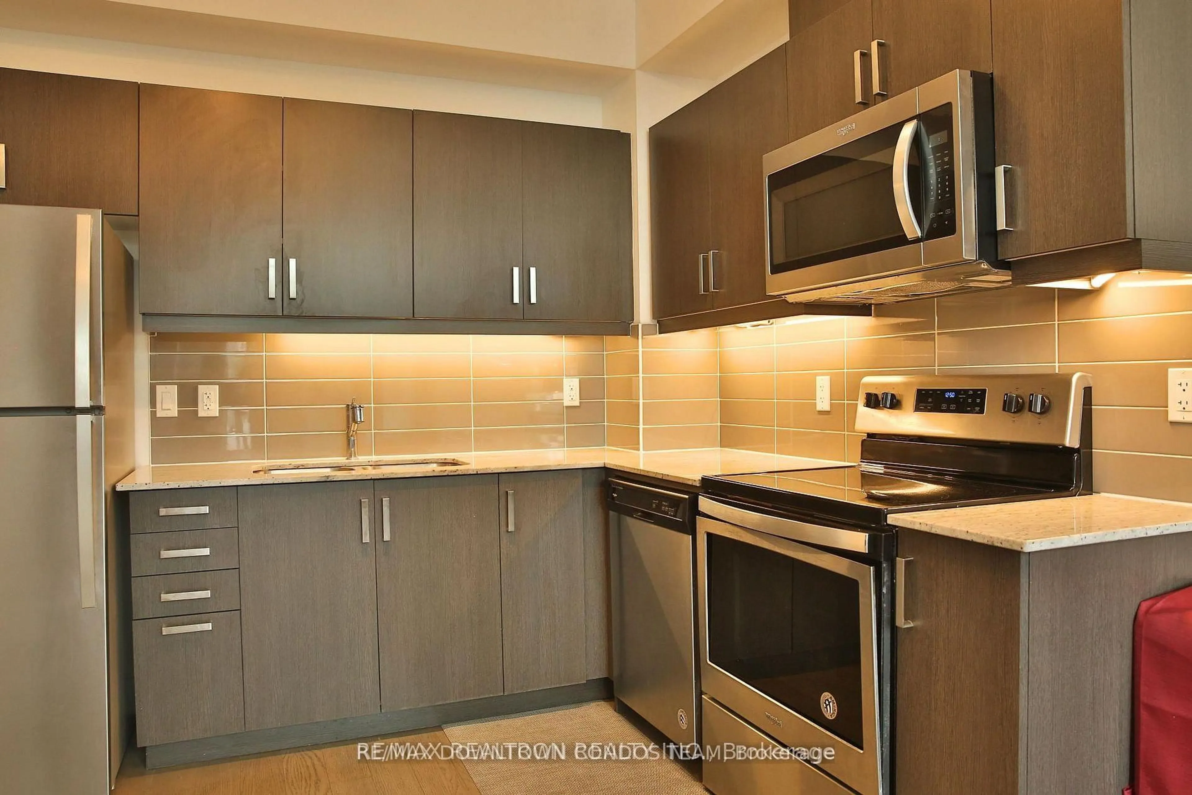 Standard kitchen, ceramic/tile floor for 1486 Bathurst St #303, Toronto Ontario M5P 3G9