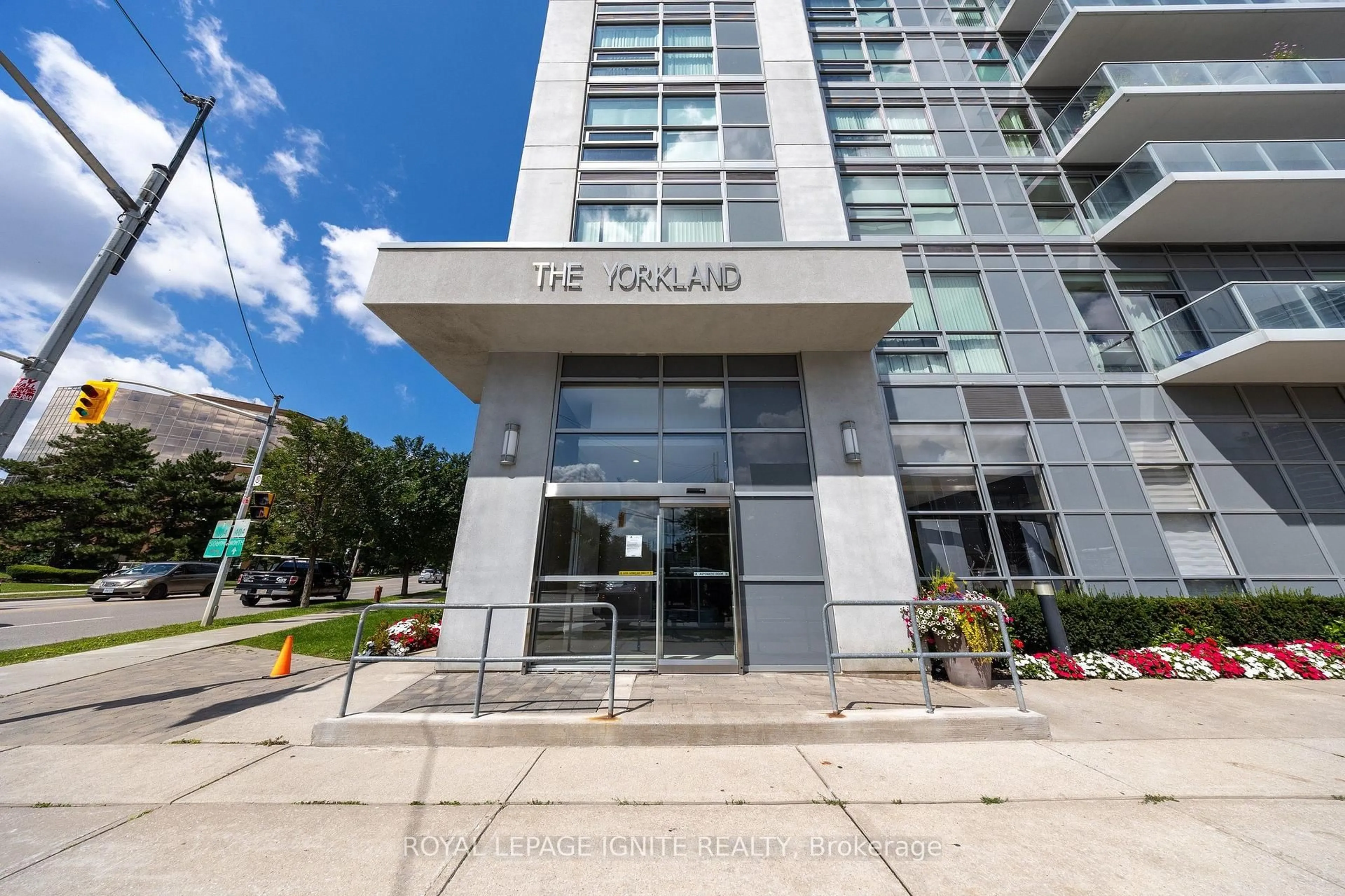 Indoor foyer for 275 Yorkland Rd #610, Toronto Ontario M2J 0A7