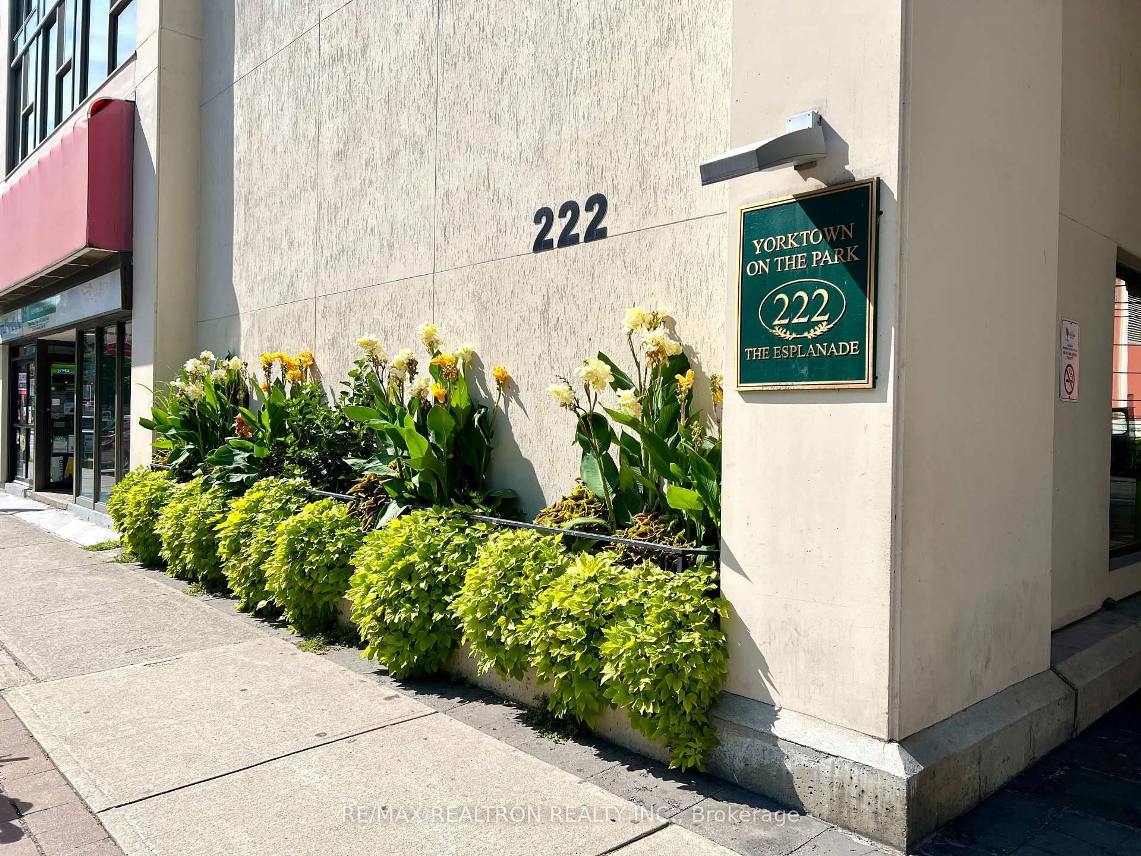 Indoor entryway for 222 The Esplanade #512, Toronto Ontario M5A 4M8