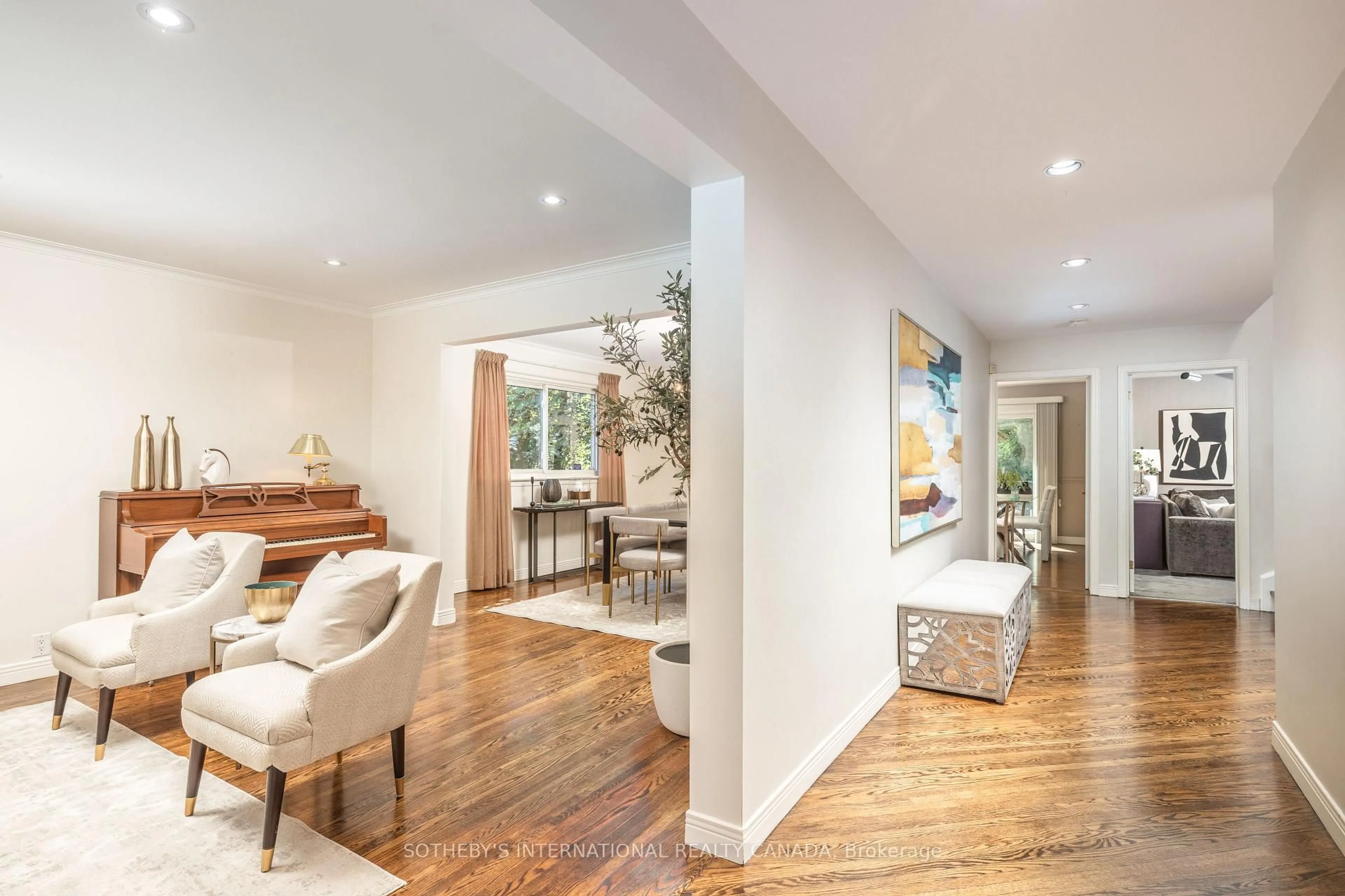 Indoor foyer for 25 Gossamer Ave, Toronto Ontario M2M 2X3