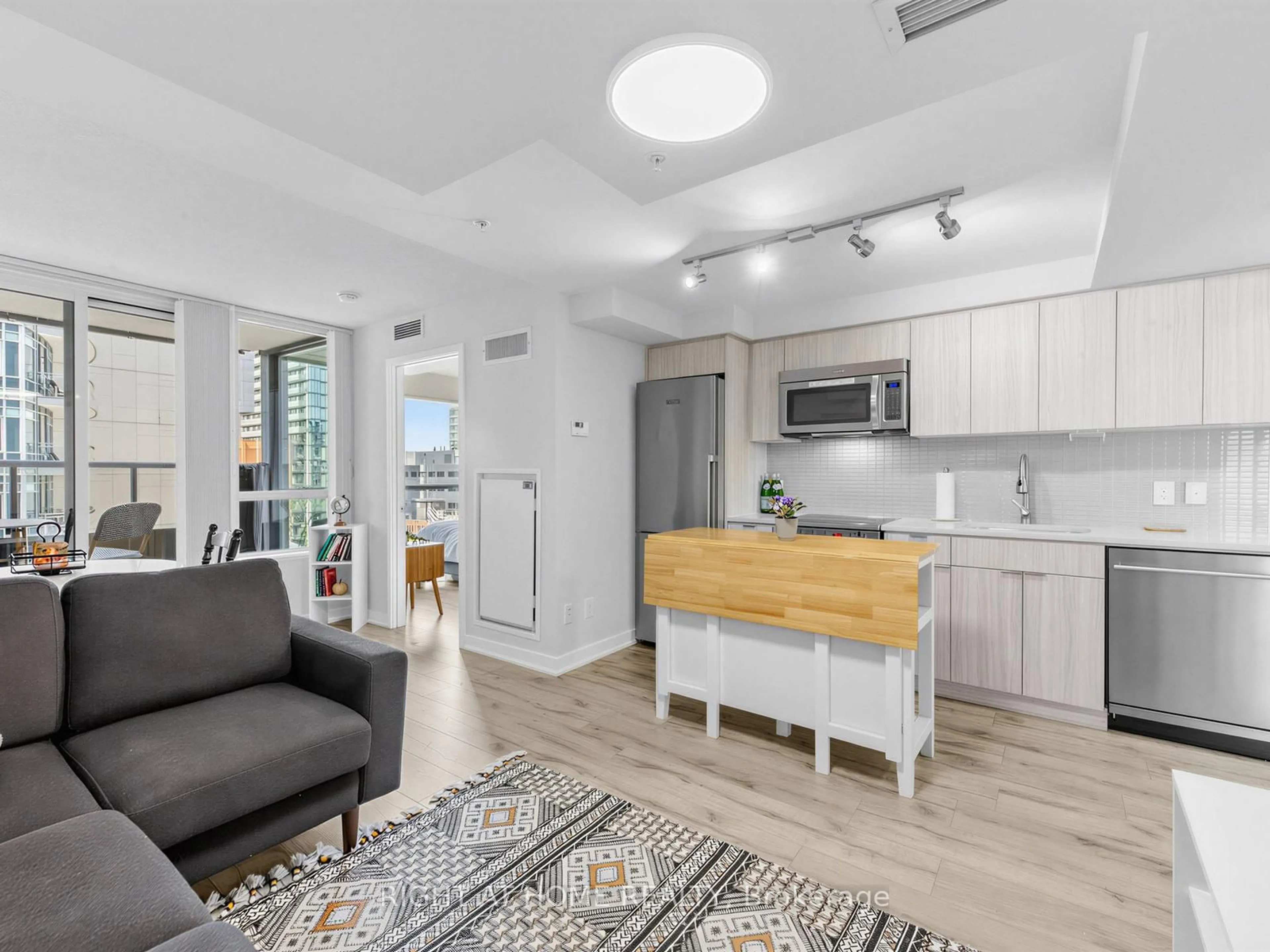 Open concept kitchen, unknown for 295 Adelaide St #1210, Toronto Ontario M5V 0L4