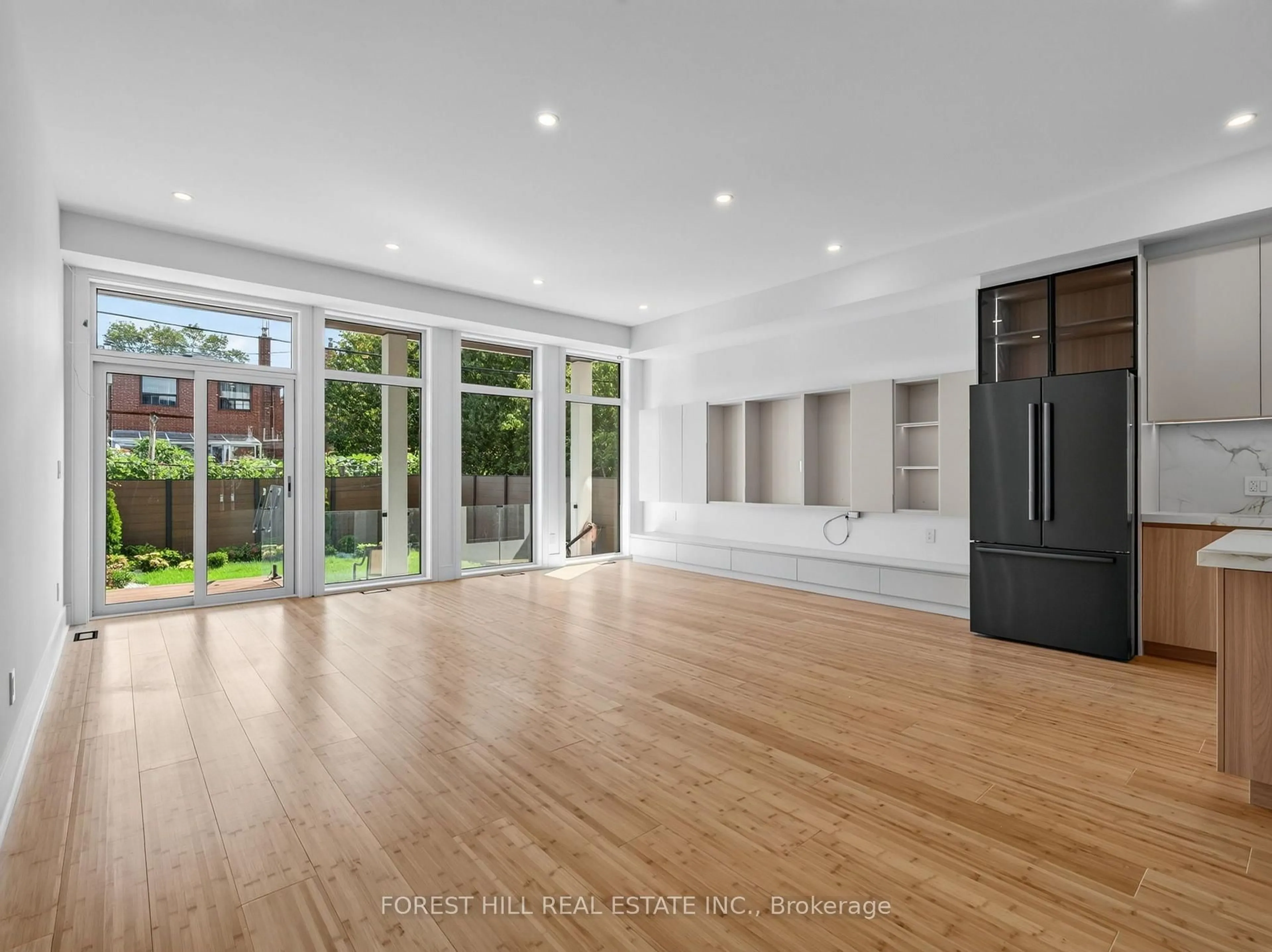 Unknown for 207 Robina Ave, Toronto Ontario M6C 3Y9