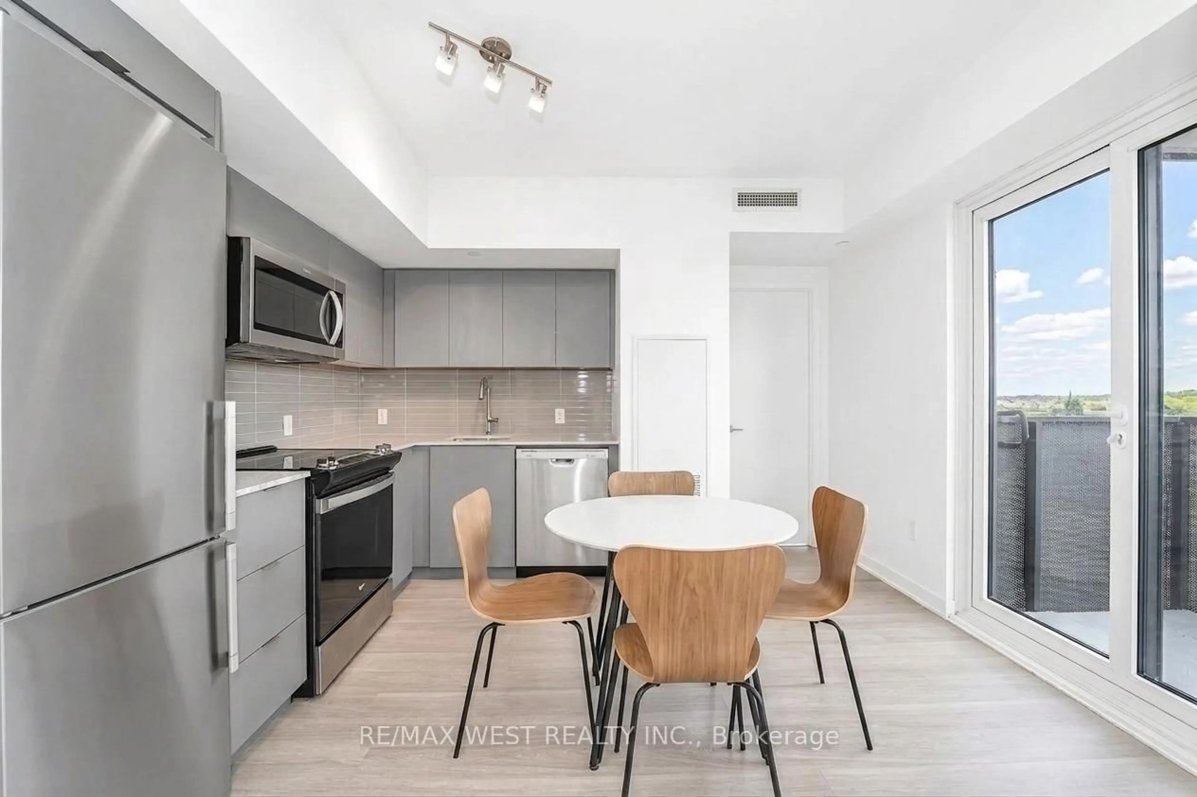 Standard kitchen, unknown for 500 Wilson Ave #721, Toronto Ontario M3H 5Y9